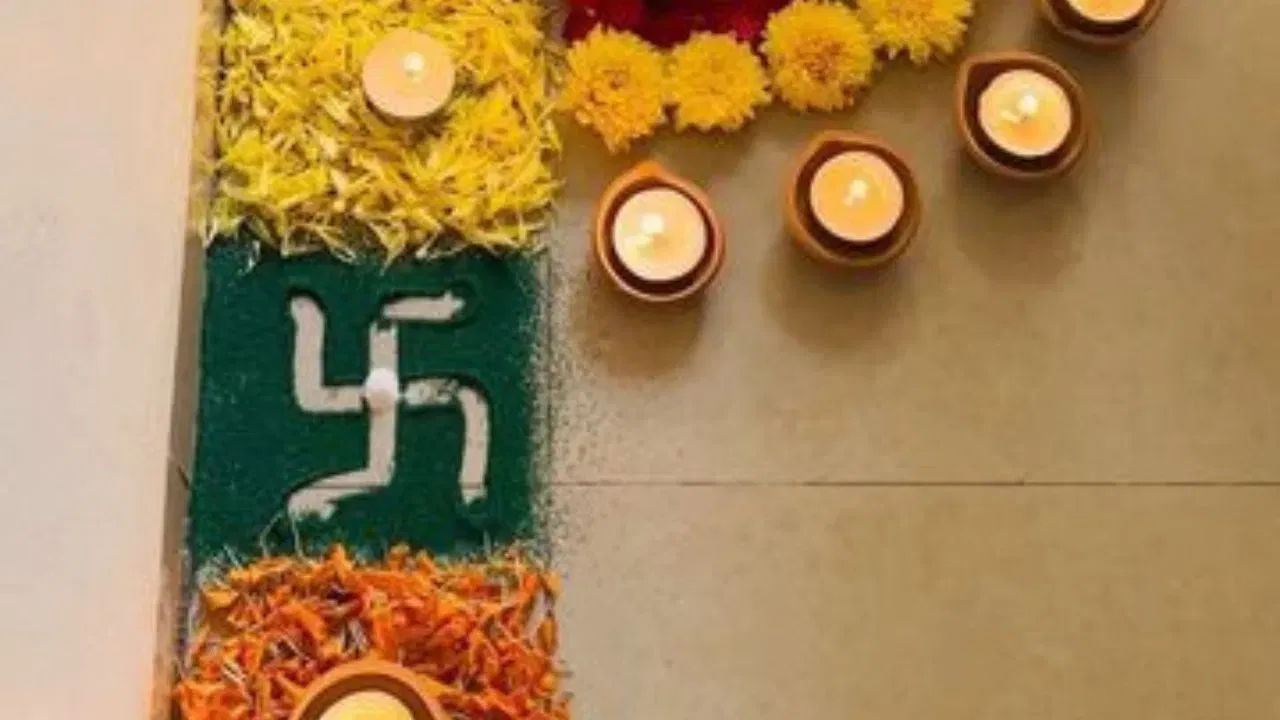 ਸ਼ਾਰਦੀਆ ਨਵਰਾਤਰੀ 'ਤੇ, ਘਟਸਥਾਪਨਾ ਤੋਂ ਪਹਿਲਾਂ, ਆਪਣੇ ਘਰ ਦੇ ਦਰਵਾਜ਼ੇ 'ਤੇ ਸਵਾਸਤਿਕ ਚਿੰਨ੍ਹ ਬਣਾਓ। ਇਹ ਪ੍ਰਤੀਕ ਘਰ ਵਿੱਚ ਖੁਸ਼ੀ, ਖੁਸ਼ਹਾਲੀ ਅਤੇ ਸ਼ਾਂਤੀ ਲਿਆਉਂਦਾ ਹੈ।