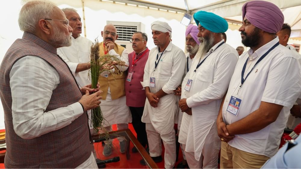 ਕਿਸਾਨਾਂ ਨੇ ਪੀਐਮ ਨਾਲ ਹੋਈ ਚਰਚਾ ਦੌਰਾਨ ਹਰ ਇਸ ਆਪਦਾ ਦੀ ਹਰ ਛੋਟੀ-ਵੱਡੀ ਗੱਲ੍ਹ ਸਾਂਝੀ ਕੀਤੀ। ਇਸ ਦੌਰਾਨ ਲੋਕਾਂ ਨੇ ਧੁੱਸੀ ਬੰਨ੍ਹਾਂ ਦੀ ਮਜ਼ਬੁਤੀ ਅਤੇ ਗੈਰ-ਕਾਨੂੰਨੀ ਮਾਇਨਿੰਗ ਨੂੰ ਲੈ ਕੇ ਪ੍ਰਧਾਨ ਮੰਤਰੀ ਮੋਦੀ ਅੱਗੇ ਗੱਲ੍ਹ ਰੱਖੀ।