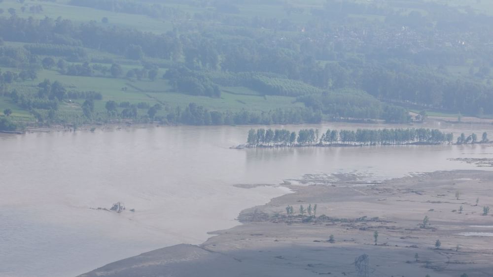 ਪੀਐਮ ਨਰੇਂਦਰ ਮੋਦੀ ਨੇ ਹਵਾਈ ਸਰਵੇਖਣ ਦੌਰਾਨ ਸੂਬੇ ਦੇ ਹਰ ਹੜ੍ਹ ਪ੍ਰਭਾਵਿਤ ਇਲਾਕੇ ਦਾ ਦੌਰਾ ਕੀਤਾ ਅਤੇ ਜਮੀਨੀ ਹਾਲਾਤਾਂ ਦੀ ਜਾਣਕਾਰੀ ਲਈ। ਇਸ ਦੌਰਾਨ ਉਹ ਕਾਫੀ ਭਾਵੁਕ ਵੀ ਨਜਰ ਆਏ।