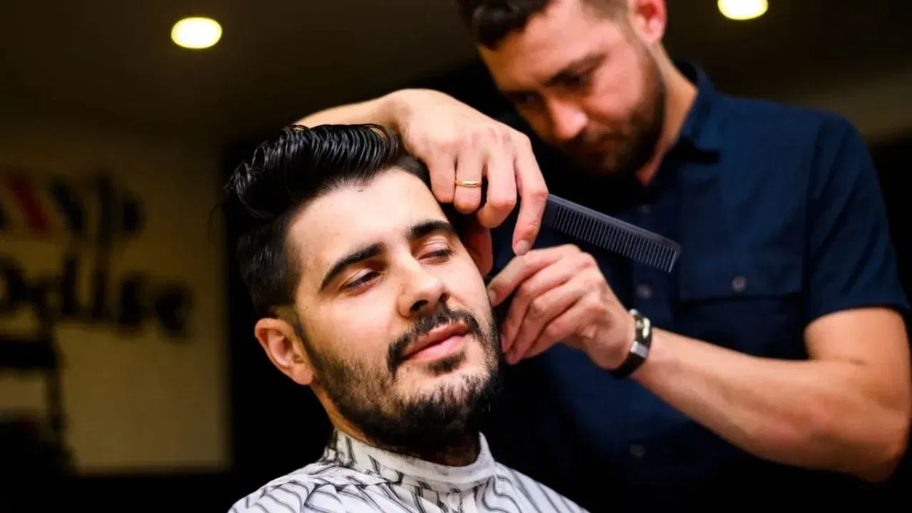 ਕੀ ਤੁਹਾਨੂੰ ਨਰਾਤਿਆਂ ਦੌਰਾਨ ਵਾਲ ਕੱਟਣ ਤੋਂ ਪਰਹੇਜ਼ ਕਰਨਾ ਚਾਹੀਦਾ ਹੈ? ਧਾਰਮਿਕ ਗ੍ਰੰਥਾਂ ਵਿੱਚ ਨਰਾਤਿਆਂ ਦੌਰਾਨ ਵਾਲ, ਦਾੜ੍ਹੀ ਜਾਂ ਨਹੁੰ ਕੱਟਣ ਦੀ ਮਨਾਹੀ ਹੈ, ਕਿਉਂਕਿ ਇਹ ਅਸ਼ੁੱਭ ਮੰਨਿਆ ਜਾਂਦਾ ਹੈ ਅਤੇ ਦੇਵੀ ਦੁਰਗਾ ਨੂੰ ਨਾਰਾਜ਼ ਕਰ ਸਕਦਾ ਹੈ।