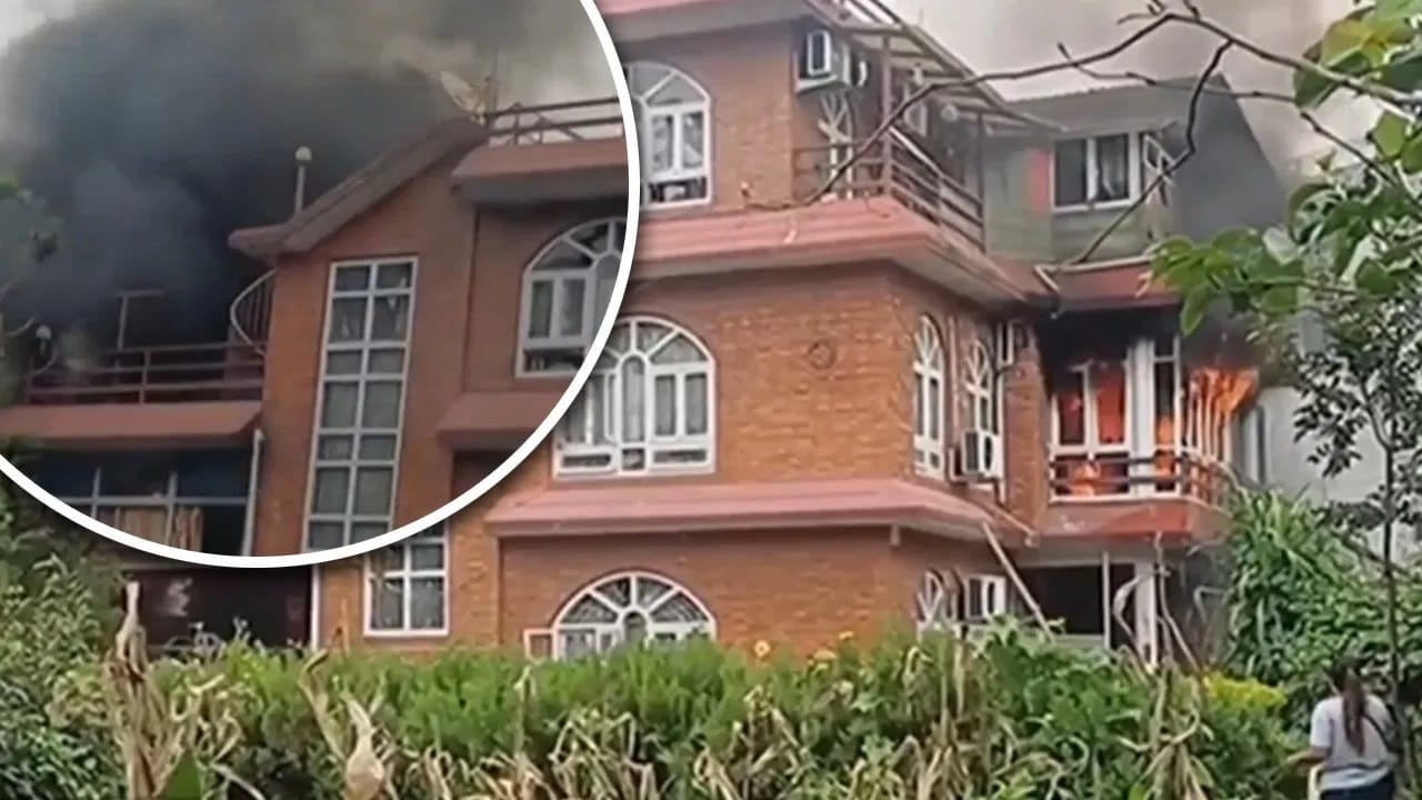 Nepal Protest News: ਨੇਪਾਲ ਵਿੱਚ ਤਖ਼ਤਾਪਲਟ? ਭੀੜ ਨੇ ਸਿਸਟਮ 'ਤੇ ਕੀਤਾ ਕਬਜ਼ਾ, ਨੇਪਾਲੀ ਮੀਡੀਆ ਦਾ ਦਾਅਵਾ - ਪੀਐਮ ਓਲੀ ਨੇਪਾਲ ਛੱਡ ਕੇ ਭੱਜੇ