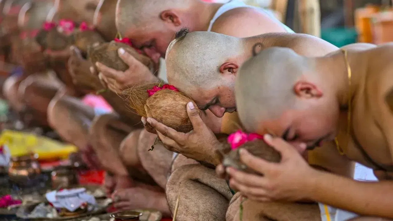 ਜੇਕਰ ਹਰ ਸਾਲ ਪਿਤਰ ਪੱਖ ਦੌਰਾਨ ਪੂਰਵਜਾਂ ਦੀ ਸ਼੍ਰਧਾ ਨਹੀਂ ਕੀਤੀ ਜਾਂਦੀ, ਤਾਂ ਪਿਤਰ ਦੋਸ਼ ਲਗਾਇਆ ਜਾਂਦਾ ਹੈ। ਬੱਚਿਆਂ ਨਾਲ ਸਬੰਧਤ ਸਮੱਸਿਆਵਾਂ ਅਤੇ ਪਰਿਵਾਰਕ ਸਮੱਸਿਆਵਾਂ ਪੈਦਾ ਹੁੰਦੀਆਂ ਹਨ। ਇਸ ਲਈ, ਪਿਤਰ ਪੱਖ ਦੌਰਾਨ ਪੁਰਖਿਆਂ ਦਾ ਸ਼ਰਾਧ ਕਰਨਾ ਜ਼ਰੂਰੀ ਹੈ।