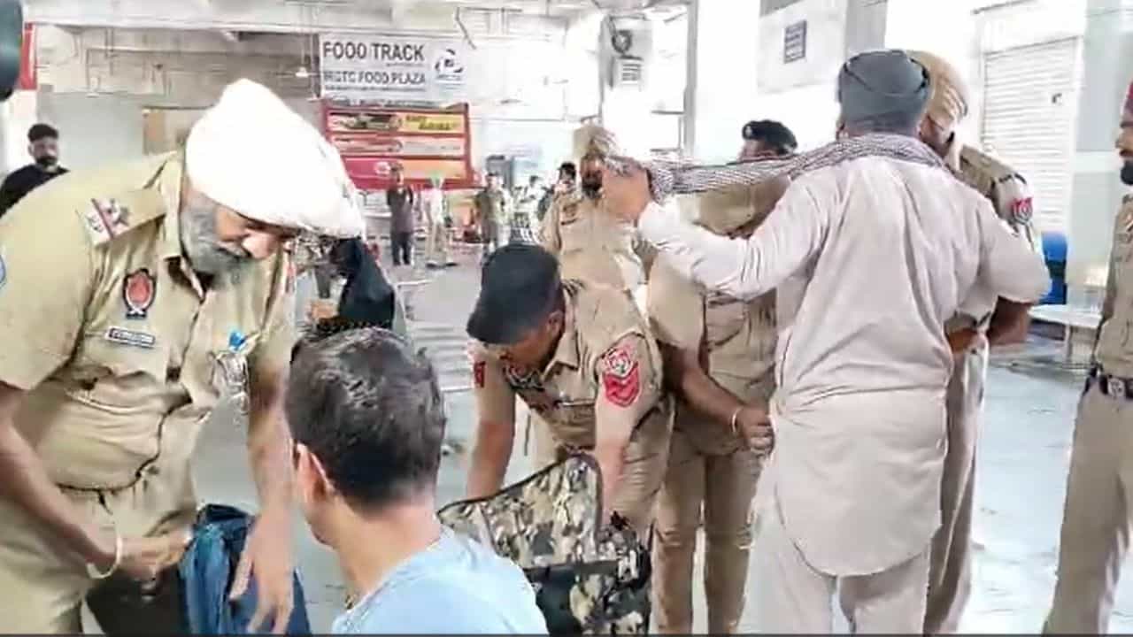 ਤਿਉਹਾਰਾਂ ਦੇ ਮੱਦੇਨਜ਼ਰ ਸਖ਼ਤ ਸਰੁੱਖਿਆ ਪ੍ਰਬੰਧ, ਚੱਪੇ-ਚੱਪੇ ਤੇ ਪੁਲਿਸ ਤਾਇਨਾਤ