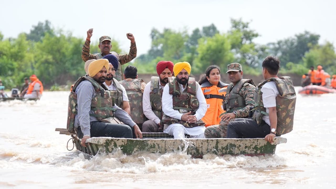 Punjab Flood: ਹੜ੍ਹ ਪੀੜਤਾਂ ਦੀ ਮਦਦ ਲਈ ਅੱਗੇ ਆਇਆ ਪੁਲਿਸ ਮਹਿਕਮਾ, ਇੱਕ ਦਿਨ ਦੀ ਤਨਖਾਹ ਮੁੱਖ ਮੰਤਰੀ ਰਾਹਤ ਫੰਡ 'ਚ ਦੇਣਗੇ ਸਾਰੇ IPS ਅਧਿਕਾਰੀ