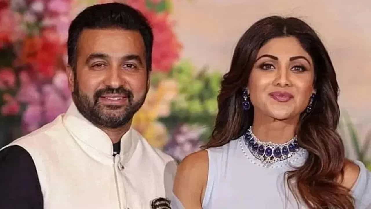 ਸ਼ਿਲਪਾ ਸ਼ੈੱਟੀ ਦੇ ਪਤੀ ਰਾਜ ਕੁੰਦਰਾ ਦੀਆਂ ਵੱਧ ਸਕਦੀਆਂ ਹਨ ਮੁਸ਼ਕਲਾਂ! 60 ਕਰੋੜ ਦੇ ਧੋਖਾਧੜੀ ਮਾਮਲੇ ਵਿੱਚ ਹੁਣ 15 ਸਤੰਬਰ ਨੂੰ ਹੋਵੇਗੀ ਪੁੱਛਗਿੱਛ ਸ਼ਿਲਪਾ ਸ਼ੈੱਟੀ ਦੇ ਪਤੀ ਰਾਜ ਕੁੰਦਰਾ ਦੀਆਂ ਵੱਧ ਸਕਦੀਆਂ ਹਨ ਮੁਸ਼ਕਲਾਂ! 60 ਕਰੋੜ ਦੇ ਧੋਖਾਧੜੀ ਮਾਮਲੇ ਵਿੱਚ ਹੁਣ 15 ਸਤੰਬਰ ਨੂੰ ਹੋਵੇਗੀ ਪੁੱਛਗਿੱਛ