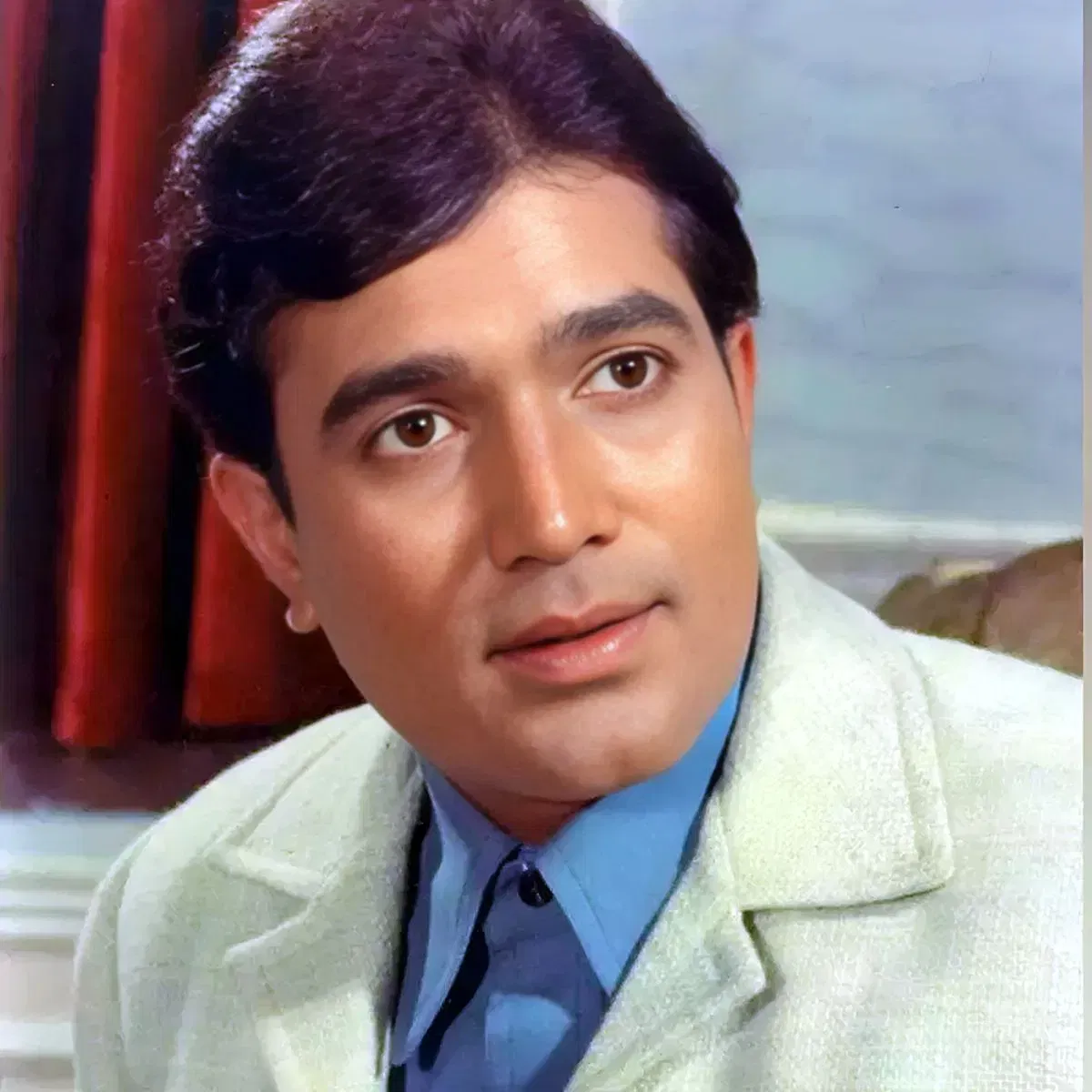 ਰਾਜੇਸ਼ ਖੰਨਾ— ਬਾਲੀਵੁੱਡ ਦੇ ਪਹਿਲੇ ਸੁਪਰਸਟਾਰ ਵਜੋਂ ਮਸ਼ਹੂਰ ਅਭਿਨੇਤਾ ਰਾਜੇਸ਼ ਖੰਨਾ ਦਾ ਜਨਮ ਵੀ ਪੰਜਾਬ ਦੇ ਅੰਮ੍ਰਿਤਸਰ 'ਚ ਹੋਇਆ ਸੀ। ਉਨ੍ਹਾਂ ਨੇ ਕਟੀ ਪਤੰਗ, ਸਫਰ, ਨਮਕ ਹਰਾਮ, ਬਾਵਰਚੀ, ਆਨੰਦ, ਅਮਰ ਪ੍ਰੇਮ, ਅਵਿਸ਼ਕਾਰ, ਆਪ ਕੀ ਕਸਮ ਅਤੇ ਸਵਰਗ ਵਰਗੀਆਂ ਫਿਲਮਾਂ ਵਿੱਚ ਕੰਮ ਕੀਤਾ। ਉਨ੍ਹਾਂ ਨੇ 2012 ਵਿੱਚ 69 ਸਾਲ ਦੀ ਉਮਰ ਵਿੱਚ ਦੁਨੀਆ ਨੂੰ ਅਲਵਿਦਾ ਕਹਿ ਦਿੱਤਾ।