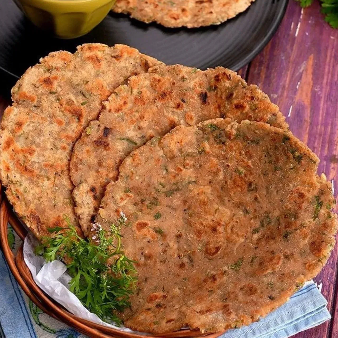 ਰਾਜਗੀਰਾ ਵੀ ਇੱਕ ਗਲੂਟਨ-ਫਰੀ ਫੂਡ ਦਾ ਵਧੀਆ ਵਿਕਲਪ ਹੈ। ਰਾਜਗੀਰਾ ਪੌਸ਼ਟਿਕ ਤੱਤਾਂ ਦਾ ਭੰਡਾਰ ਹੈ। ਇਸ ਵਿੱਚ ਫਾਈਬਰ, ਪ੍ਰੋਟੀਨ, ਕੈਲਸ਼ੀਅਮ, ਆਇਰਨ, ਮੈਗਨੀਸ਼ੀਅਮ ਅਤੇ ਐਂਟੀਆਕਸੀਡੈਂਟ ਹੁੰਦੇ ਹਨ। ਇਹ ਬਲੱਡ ਸ਼ੂਗਰ ਨੂੰ ਕੰਟਰੋਲ ਕਰਨ ਵਿੱਚ ਮਦਦ ਕਰਦਾ ਹੈ। ਤੁਸੀਂ ਰਾਜਗਿਰਾ ਦੀ ਪੂਰੀ ਜਾਂ ਪਰਾਠਾ ਬਣਾ ਕੇ ਸਕਦੇ ਹੋ । ਇਹ ਤੁਹਾਨੂੰ ਲੰਬੇ ਸਮੇਂ ਤੱਕ ਚੱਲਣ ਵਾਲੀ ਊਰਜਾ ਪ੍ਰਦਾਨ ਕਰਨ ਵਿੱਚ ਮਦਦ ਕਰੇਗਾ।