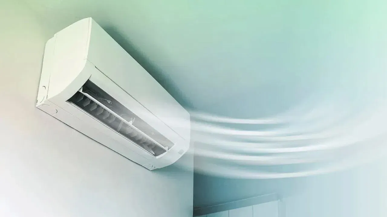 ਨਵੇਂ ਬਦਲਾਅ ਦੇ ਤਹਿਤ, ਏਅਰ ਕੰਡੀਸ਼ਨਰ ਯਾਨੀ ਏਸੀ 'ਤੇ ਹੁਣ 18 ਪ੍ਰਤੀਸ਼ਤ GST ਲੱਗੇਗਾ, ਜੋ ਪਹਿਲਾਂ 28 ਪ੍ਰਤੀਸ਼ਤ ਸੀ। ਟੈਲੀਵਿਜ਼ਨਾਂ ਨੂੰ ਵੀ ਹੁਣ 18 ਪ੍ਰਤੀਸ਼ਤ GST ਟੈਕਸ ਦੇ ਦਾਇਰੇ ਵਿੱਚ ਲਿਆਂਦਾ ਗਿਆ ਹੈ, ਜੋ ਹੁਣ ਤੱਕ 28 ਪ੍ਰਤੀਸ਼ਤ ਸਲੈਬ ਵਿੱਚ ਸਨ। ਤਾਂ ਆਓ ਜਾਣਦੇ ਹਾਂ ਕਿ ਟੀਵੀ, ਏਸੀ ਅਤੇ ਵਾਸ਼ਿੰਗ ਮਸ਼ੀਨਾਂ ਕਿੰਨੀਆਂ ਸਸਤੀਆਂ ਹੋ ਜਾਣਗੀਆਂ।