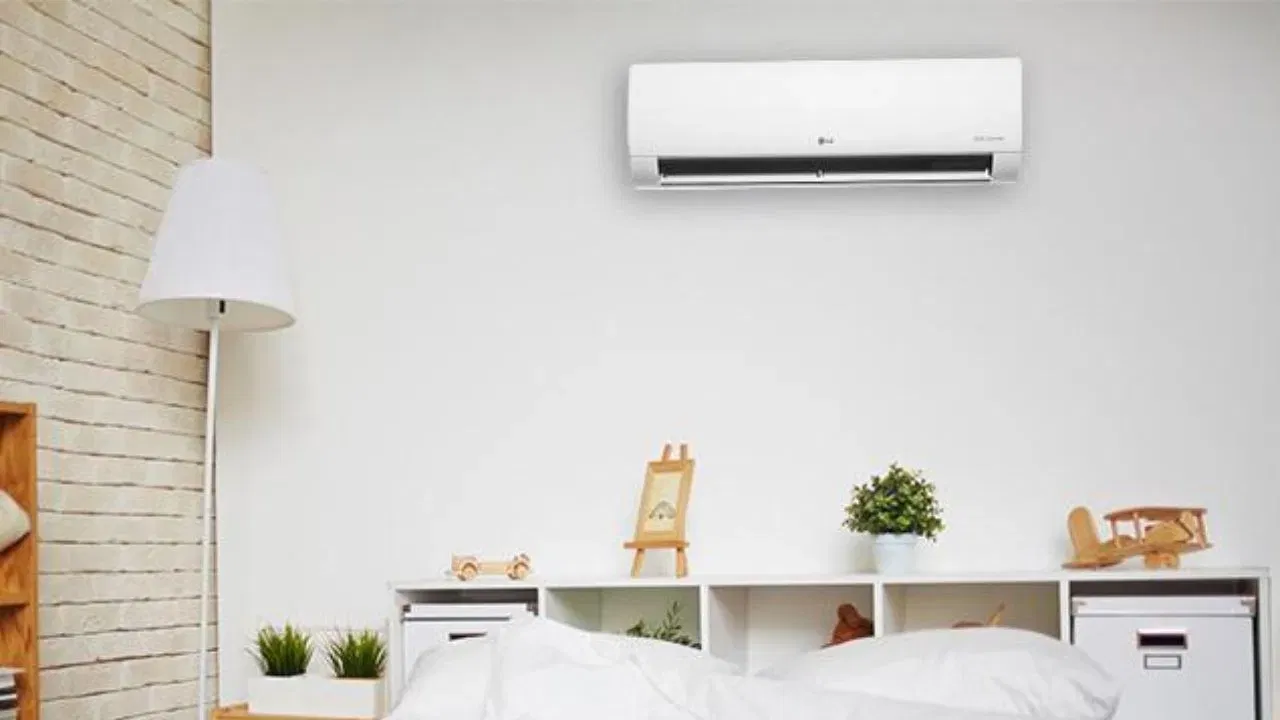 ਨਵੇਂ GST ਟੈਕਸ ਤੋਂ ਬਾਅਦ AC 'ਤੇ ਕਿੰਨੀ ਬਚਤ ਹੋਵੇਗੀ? ਜੇਕਰ ਅਸੀਂ ਏਅਰ ਕੰਡੀਸ਼ਨਰ 'ਤੇ GST ਟੈਕਸ ਦਰਾਂ ਬਾਰੇ ਗੱਲ ਕਰੀਏ, ਤਾਂ ਇਸਨੂੰ 28% ਦੀ ਬਜਾਏ 18% ਕਰਨ ਤੋਂ ਬਾਅਦ, ਕਈ ਹਜ਼ਾਰ ਰੁਪਏ ਦੀ ਬਚਤ ਹੋਵੇਗੀ। ਅਸੀਂ ਹੇਠਾਂ ਦਿੱਤੀ ਉਦਾਹਰਣ ਨਾਲ ਇਸਨੂੰ ਸਮਝਾਇਆ ਹੈ।