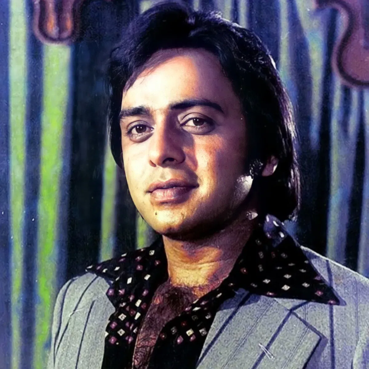 ਵਿਨੋਦ ਮਹਿਰਾ - ਬਾਲੀਵੁੱਡ ਵਿੱਚ ਆਪਣੀ ਬਹੁਪੱਖੀ ਅਦਾਕਾਰੀ ਨਾਲ ਪ੍ਰਸ਼ੰਸਕਾਂ ਦਾ ਦਿਲ ਜਿੱਤਣ ਵਾਲੇ ਅਦਾਕਾਰ ਵਿਨੋਦ ਮਹਿਰਾ ਨੇ ਬਹੁਤ ਜਲਦੀ ਦੁਨੀਆ ਨੂੰ ਅਲਵਿਦਾ ਕਹਿ ਦਿੱਤਾ। ਉਨ੍ਹਾਂ ਨੇ ਕਈ ਫਿਲਮਾਂ ਵਿੱਚ ਕੰਮ ਕੀਤਾ। ਉਨ੍ਹਾਂ ਦਾ ਜਨਮ ਵੀ ਅੰਮ੍ਰਿਤਸਰ, ਪੰਜਾਬ ਵਿੱਚ ਹੋਇਆ ਸੀ। ਇਸ ਅਦਾਕਾਰ ਨੇ 1990 ਵਿੱਚ 45 ਸਾਲ ਦੀ ਉਮਰ ਵਿੱਚ ਦੁਨੀਆ ਨੂੰ ਅਲਵਿਦਾ ਕਹਿ ਦਿੱਤਾ।