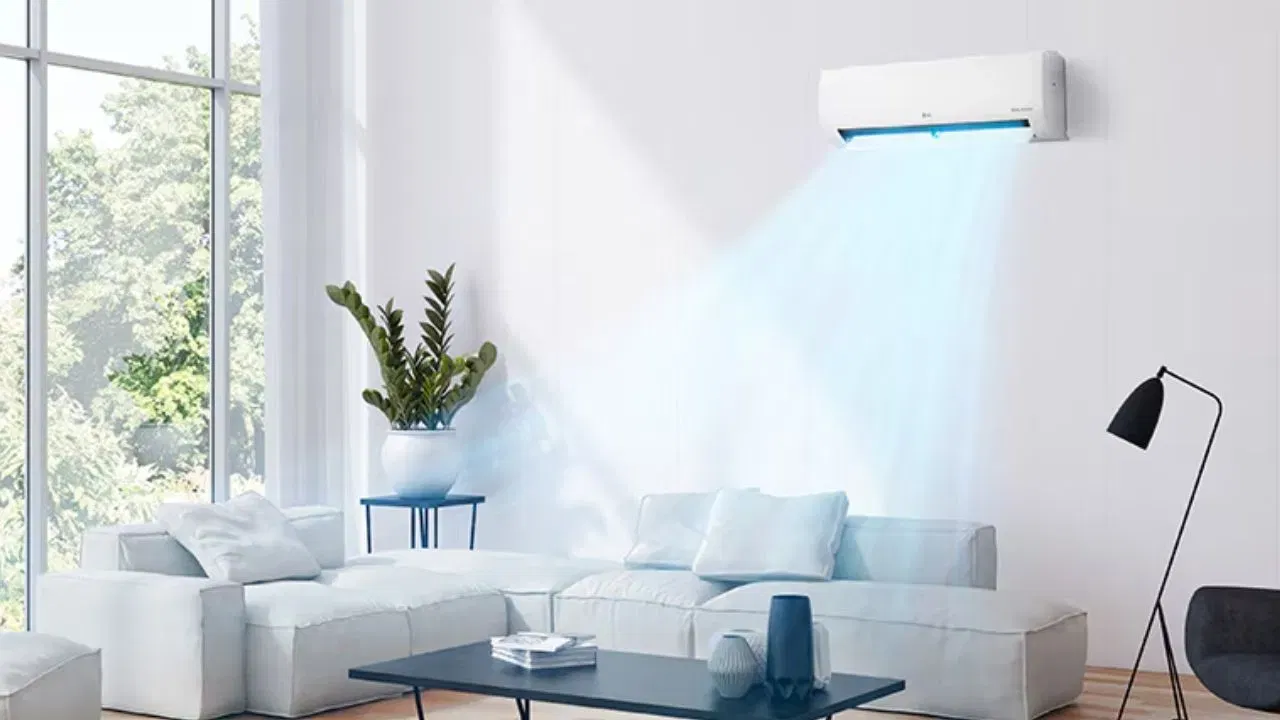 ਕੰਪ੍ਰੈਸਰ ਖਰਾਬ ਹੋ ਸਕਦਾ ਹੈ: ਏਸੀ ਨੂੰ ਢੱਕ ਕੇ ਰੱਖਣ ਨਾਲ ਅਗਲੇ ਸੀਜਨ ਯਾਨੀ ਗਰਮੀਆਂ ਤੱਕ ਕੰਪਰੈਸ਼ਰ ਖਰਾਬ ਹੋ ਸਕਦਾ ਹੈ। ਕੰਪਰੈਸ਼ਰ ਵਿੱਚ ਤੇਲ ਹੁੰਦਾ ਹੈ, ਅਤੇ ਕੰਪਰੈਸ਼ਰ ਦੇ ਪਿਸਟਨ ਵਰਗੀ ਮਸ਼ੀਨਰੀ, ਤੇਲ ਦੀ ਮਦਦ ਨਾਲ AC ਵਿੱਚ ਗੈਸ ਦੇ ਪ੍ਰਵਾਹ ਵਿੱਚ ਮਦਦ ਕਰਦੀ ਹੈ। ਜਦੋਂ ਤੁਸੀਂ ਸਰਦੀਆਂ ਦੇ ਮੌਸਮ ਵਿੱਚ AC ਨੂੰ ਢੱਕ ਕੇ ਰੱਖਦੇ ਹੋ ਅਤੇ ਇਸਨੂੰ 6-7 ਮਹੀਨਿਆਂ ਲਈ ਬੰਦ ਰੱਖਦੇ ਹੋ, ਤਾਂ ਕੰਪਰੈਸ਼ਰ ਦਾ ਤੇਲ ਸਥਿਰ ਅਤੇ ਗਾੜ੍ਹਾ ਹੋ ਜਾਂਦਾ ਹੈ।