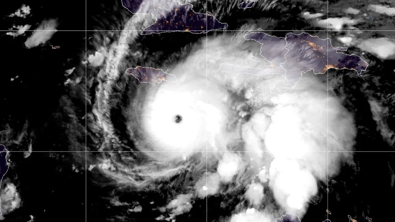 ਇਸ ਸਾਲ ਦੇ ਸਭ ਤੋਂ ਖਤਰਨਾਕ ਤੂਫਾਨ ਦੀ ਲਪੇਟ ਵਿਚ ਇਹ ਦੇਸ਼, ਕੌਫੀ ਲਈ ਪੂਰੀ ਦੁਨੀਆ 'ਚ ਹੈ ਮਸ਼ਹੂਰ