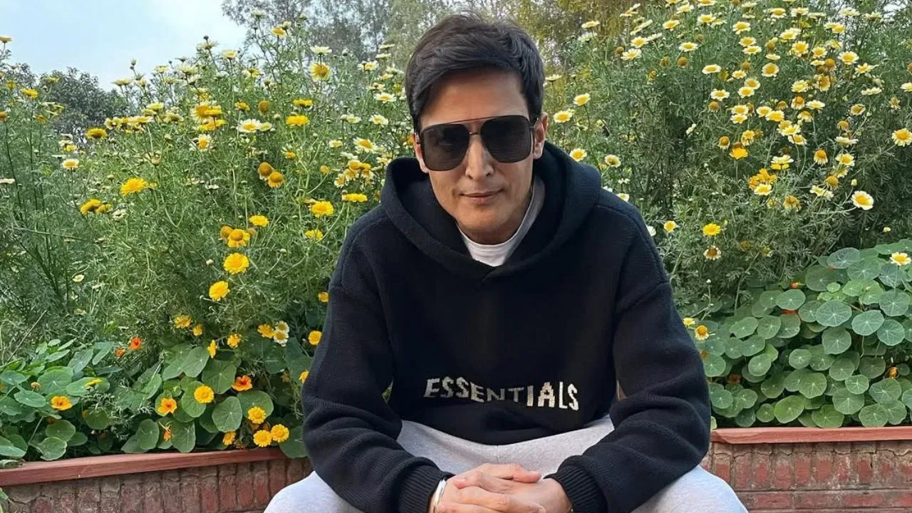 ਜਿੰਮੀ ਸ਼ੇਰਗਿੱਲ ਦਾ ਜਨਮ 3 ਦਸੰਬਰ 1970 ਨੂੰ ਪੰਜਾਬੀ ਸਿੱਖ ਪਰਿਵਾਰ ਵਿੱਚ ਹੋਇਆ ਸੀ। ਜਿੰਮੀ ਸ਼ੇਰਗਿੱਲ ਦੀ ਪਤਨੀ ਦਾ ਨਾਮ ਪ੍ਰਿਯੰਕਾ ਪੁਰੀ ਹੈ ਅਤੇ ਉਨ੍ਹਾਂ ਦਾ ਇੱਕ ਪੁੱਤਰ ਹੈ, ਜਿਸਦਾ ਨਾਂ ਹੈ ਵੀਰ ਸ਼ੇਰਗਿੱਲ।