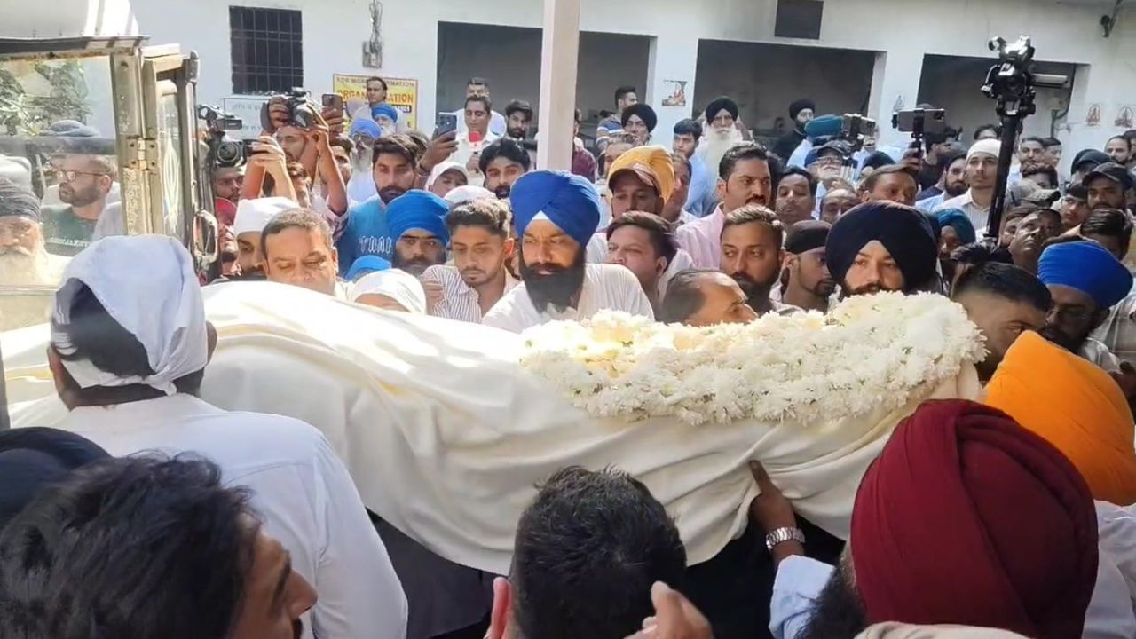 ਬਾਡੀ ਬਿਲਡਰ ਵਰਿੰਦਰ ਘੁੰਮਣ ਦਾ ਹੋਇਆ ਸਸਕਾਰ, ਸਲਮਾਨ ਖਾਨ ਨੇ ਲਿਖਿਆ- Vil miss paaji