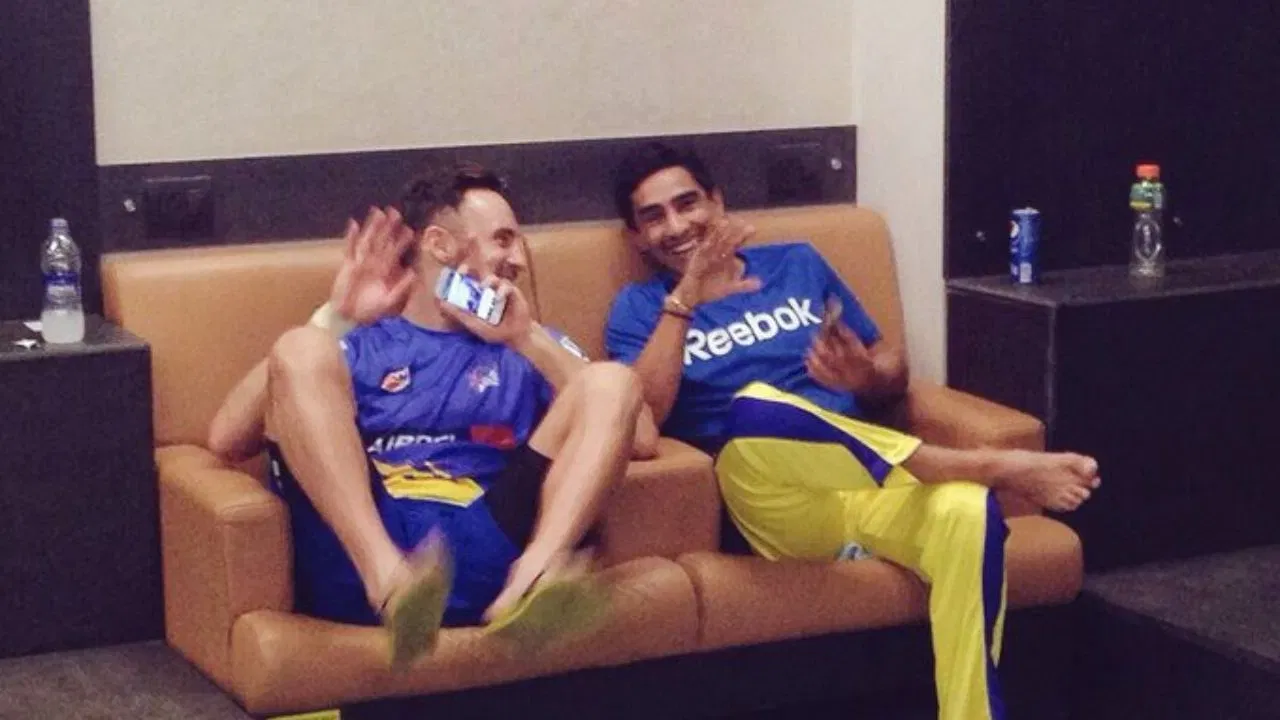 ਮਨਹਾਸ ਬਚਪਨ ਤੋਂ ਹੀ ਖੇਡਾਂ ਵਿੱਚ ਐਕਟਿਵ ਰਹੇ ਹਨ। ਉਨ੍ਹਾਂਦੇ ਮਾਮਾ ਜੀ ਵੀ ਕ੍ਰਿਕਟਰ ਸਨ, ਅਤੇ ਮਿਥੁਨ ਕ੍ਰਿਕਟ ਵਿੱਚ ਕਰੀਅਰ ਬਣਾਉਣ ਦਾ ਸੁਪਨਾ ਦੇਖਦੇ ਸਨ। ਉਨ੍ਹਾਂ ਨੇ ਸਾਰੇ ਫਾਰਮੈਟਸ ਵਿੱਚ ਲਗਭਗ 15,000 ਦੌੜਾਂ ਬਣਾਈਆਂ ਹਨ। ਮਿਥੁਨ ਮਨਹਾਸ ਨੇ ਜੰਮੂ ਅਤੇ ਕਸ਼ਮੀਰ ਕ੍ਰਿਕਟ ਐਸੋਸੀਏਸ਼ਨ (JKCA) ਅਤੇ ਸਥਾਨਕ ਕ੍ਰਿਕਟ ਵਿੱਚ ਐਕਟਿਵ ਭੂਮਿਕਾ ਨਿਭਾਈ ਹੈ।