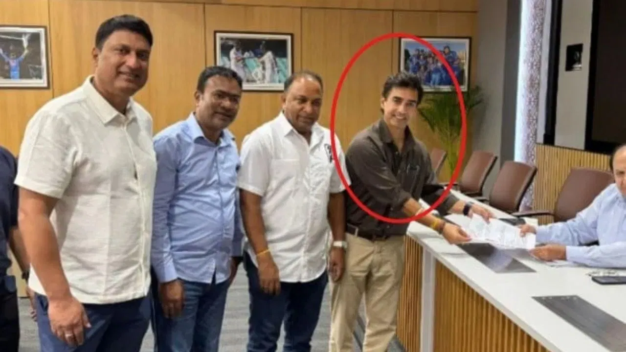 ਅਕਤੂਬਰ 2017 ਵਿੱਚ, ਮਨਹਾਸ ਨੂੰ ਬੰਗਲਾਦੇਸ਼ ਅੰਡਰ-19 ਟੀਮ ਦਾ ਬੱਲੇਬਾਜ਼ੀ ਐਡਵਾਈਜਰ ਐਲਾਨਿਆ ਗਿਆ  ਸੀ। ਉਹ 2019 ਤੱਕ ਬੱਲੇਬਾਜ਼ੀ ਦੇ ਸਲਾਹਕਾਰ ਰਹੇ ।