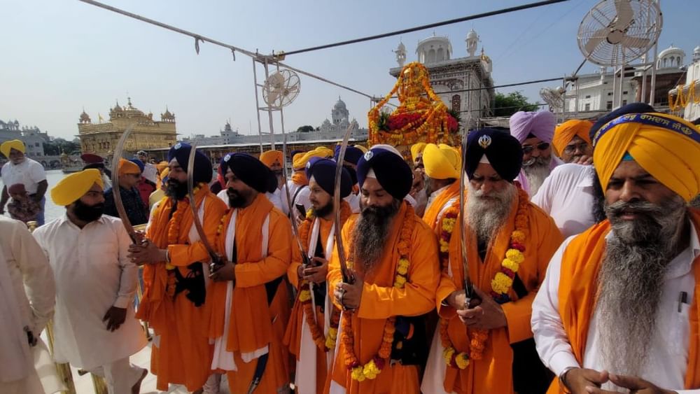 ਸ਼੍ਰੋਮਣੀ ਗੁਰਦੁਆਰਾ ਪ੍ਰਬੰਧਕ ਕਮੇਟੀ ਵੱਲੋਂ ਦੁਨੀਆ ਭਰ ਦੀ ਸੰਗਤ ਨੂੰ ਗੁਰੂ ਰਾਮਦਾਸ ਜੀ ਦੇ ਪ੍ਰਕਾਸ਼ ਪੁਰਬ ਦੀਆਂ ਲੱਖ ਲੱਖ ਵਧਾਈਆਂ ਦਿੱਤੀਆਂ ਗਈਆਂ ਹਨ। ਵਿਦੇਸ਼ਾਂ ਵਿੱਚ ਵਸਦੇ ਸਿੱਖ ਪਰਿਵਾਰਾਂ ਵੱਲੋਂ ਵੀ ਵਿਸ਼ੇਸ਼ ਸੇਵਾਵਾਂ ਕੀਤੀਆਂ ਜਾ ਰਹੀਆਂ ਹਨ। ਖ਼ਾਸ ਕਰਕੇ ਯੂਐਸਏ ਦੇ ਸ. ਪ੍ਰਬੰਧ ਸਿੰਘ ਜੀ ਦੇ ਪਰਿਵਾਰ ਨੇ ਸੱਚਖੰਡ ਸ੍ਰੀ ਹਰਿਮੰਦਰ ਸਾਹਿਬ ਦੀ ਲਾਈਟਾਂ ਦੀ ਸੇਵਾ ਦਾ ਜ਼ਿੰਮੇਵਾਰੀ ਨੂੰ ਸੰਭਾਲਿਆ ਹੈ।