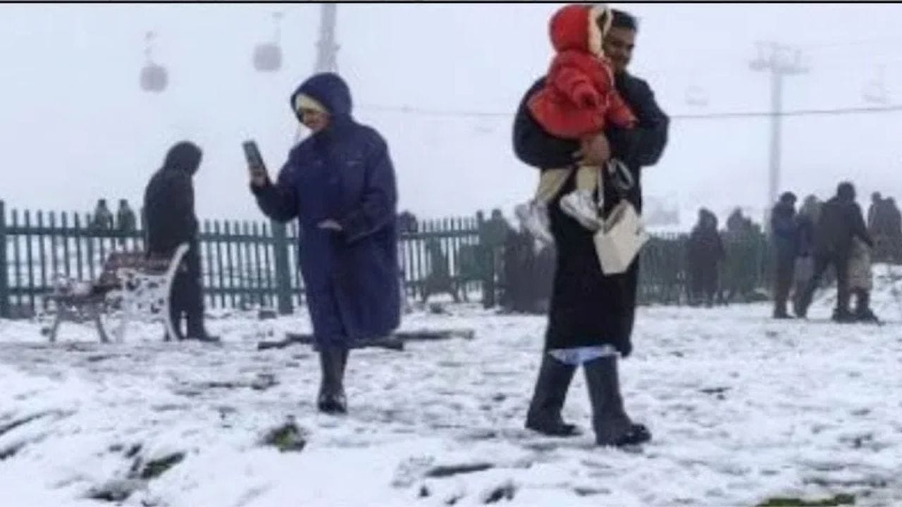 ਜੰਮੂ-ਕਸ਼ਮੀਰ ਤੋਂ ਹਿਮਾਚਲ ਅਤੇ ਉਤਰਾਖੰਡ ਤੱਕ ਸ਼ੁਰੂ ਹੋਈ ਸੀਜ਼ਨ ਦੀ ਪਹਿਲੀ ਬਰਫ਼ਬਾਰੀ