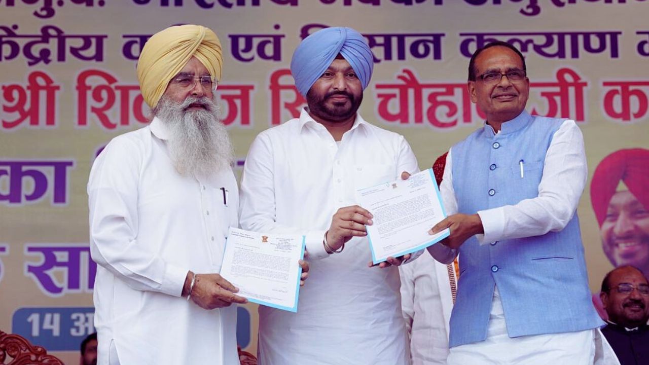 ਕੇਂਦਰੀ ਖੇਤੀਬਾੜੀ ਮੰਤਰੀ ਸ਼ਿਵਰਾਜ ਚੌਹਾਨ ਦਾ ਲੁਧਿਆਣਾ ਦੌਰਾ, ਹੜ੍ਹ ਪੀੜਤਾਂ ਨੂੰ ਪ੍ਰਤੀ ਘਰ 1.60 ਲੱਖ ਰੁਪਏ ਦੀ ਸਹਾਇਤਾ ਦਿੱਤੀ