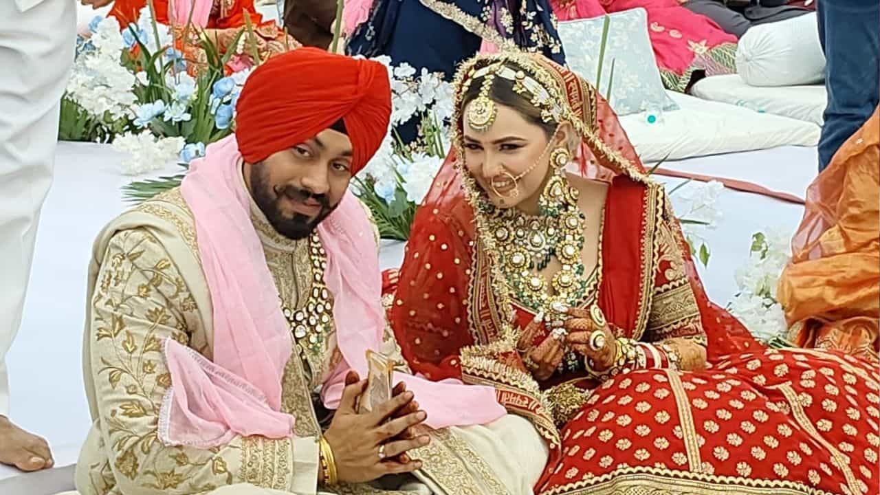 ਲਾਵਾਂ-ਫੇਰੇ, ਢੋਲ-ਨਗਾੜੇ ਤੇ ਜਸ਼ਨ, ਅਭਿਸ਼ੇਕ ਸ਼ਰਮਾ ਦੀ ਭੈਣ ਦਾ ਵਿਆਹ, ਦੇਖੋ ਵੀਡੀਓ ਲਾਵਾਂ-ਫੇਰੇ, ਢੋਲ-ਨਗਾੜੇ ਤੇ ਜਸ਼ਨ, ਅਭਿਸ਼ੇਕ ਸ਼ਰਮਾ ਦੀ ਭੈਣ ਦਾ ਵਿਆਹ, ਦੇਖੋ ਵੀਡੀਓ