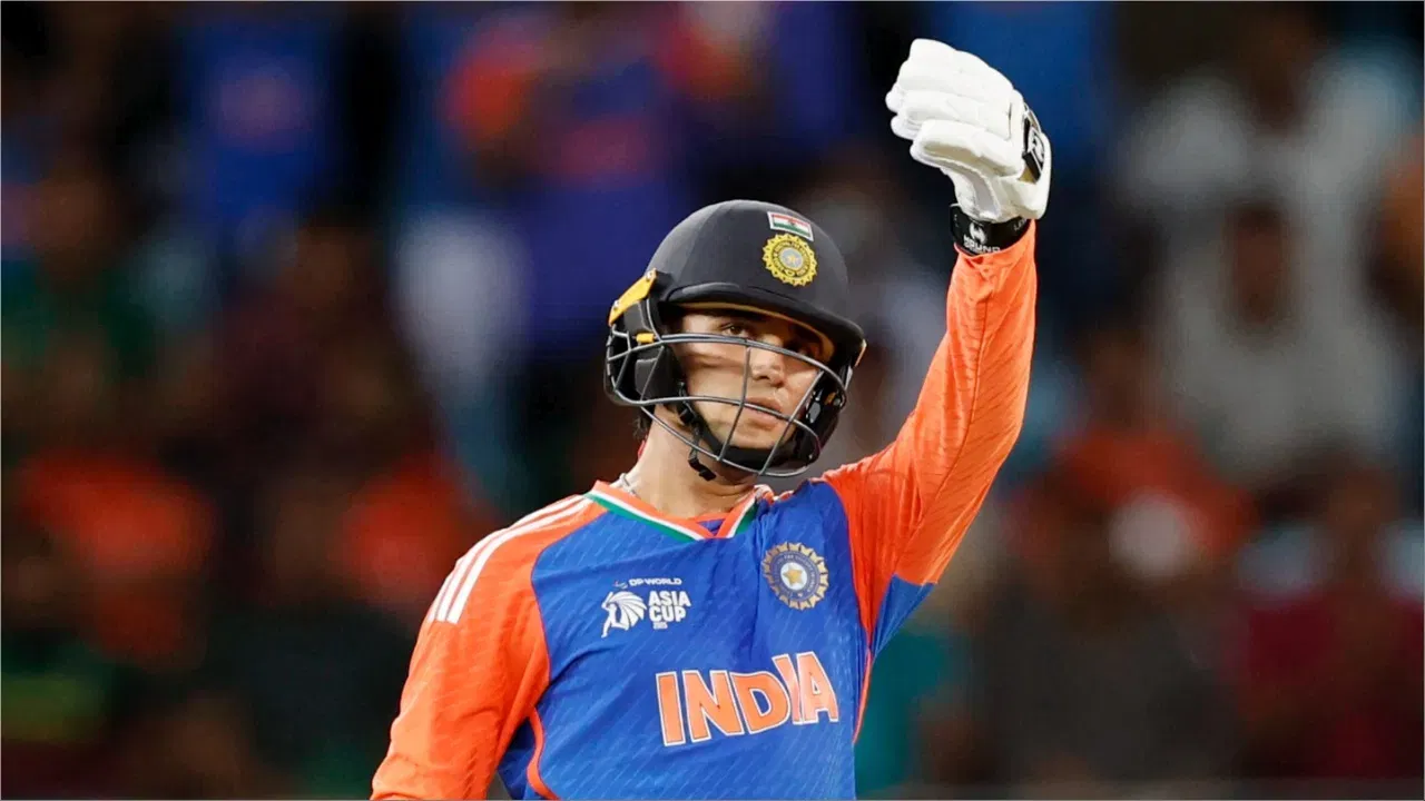 ਰਿਪੋਰਟਾਂ ਦੇ ਅਨੁਸਾਰ, 2025 ਵਿੱਚ ਅਭਿਸ਼ੇਕ ਸ਼ਰਮਾ ਦੀ ਕੁੱਲ ਜਾਇਦਾਦ 12 ਤੋਂ 15 ਕਰੋੜ ਰੁਪਏ ਦੇ ਵਿਚਕਾਰ ਹੋਣ ਦਾ ਅਨੁਮਾਨ ਲਗਾਇਆ ਗਿਆ ਸੀ। ਹਾਲਾਂਕਿ ਟੀਮ ਇੰਡੀਆ ਦੇ ਹੋਰ ਦੂਜੇ ਖਿਡਾਰੀਆਂ ਜਿੰਨੀ ਨੈਟਵਰਥ ਅਭਿਸ਼ੇਕ ਸ਼ਰਮਾ ਦੀ ਨਹੀਂ ਹੈ, ਪਰ ਭਵਿੱਖ ਵਿੱਚ ਉਨ੍ਹਾਂ ਦੀ ਨੈਟਵਰਥ ਵਿੱਚ ਕਾਫ਼ੀ ਵਾਧਾ ਹੋ ਸਕਦਾ ਹੈ। (ਫੋਟੋ: ਇੰਸਟਾਗ੍ਰਾਮ)