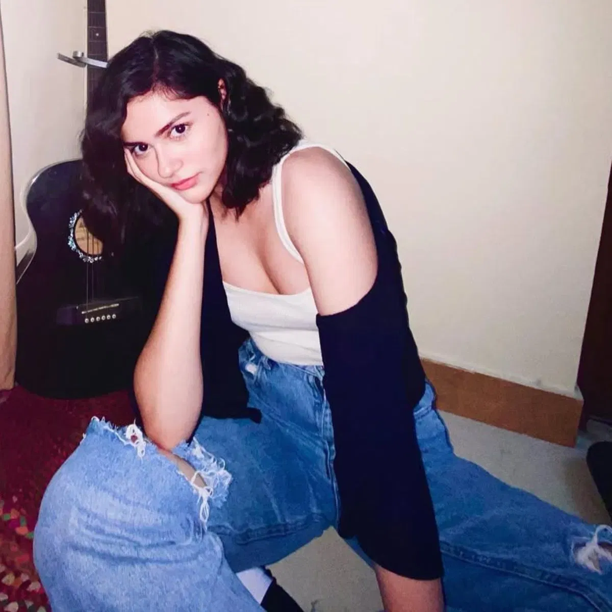 ਅਨਿਤ ਪੱਡਾ ਦਾ ਜਨਮ ਅੰਮ੍ਰਿਤਸਰ, ਪੰਜਾਬ ਵਿੱਚ ਹੋਇਆ ਸੀ ਅਤੇ ਉਹ ਬਚਪਨ ਤੋਂ ਹੀ ਸਿੱਖ ਧਰਮ ਨੂੰ ਮੰਨਦੀ ਹੈ। ਹਾਲਾਂਕਿ, ਅਨਿਤ ਦੇ ਟਾਈਟਲ ਬਾਰੇ ਕਾਫ਼ੀ confusion  ਦੇਖਣ ਨੂੰ ਮਿਲਦਾ ਹੈ।