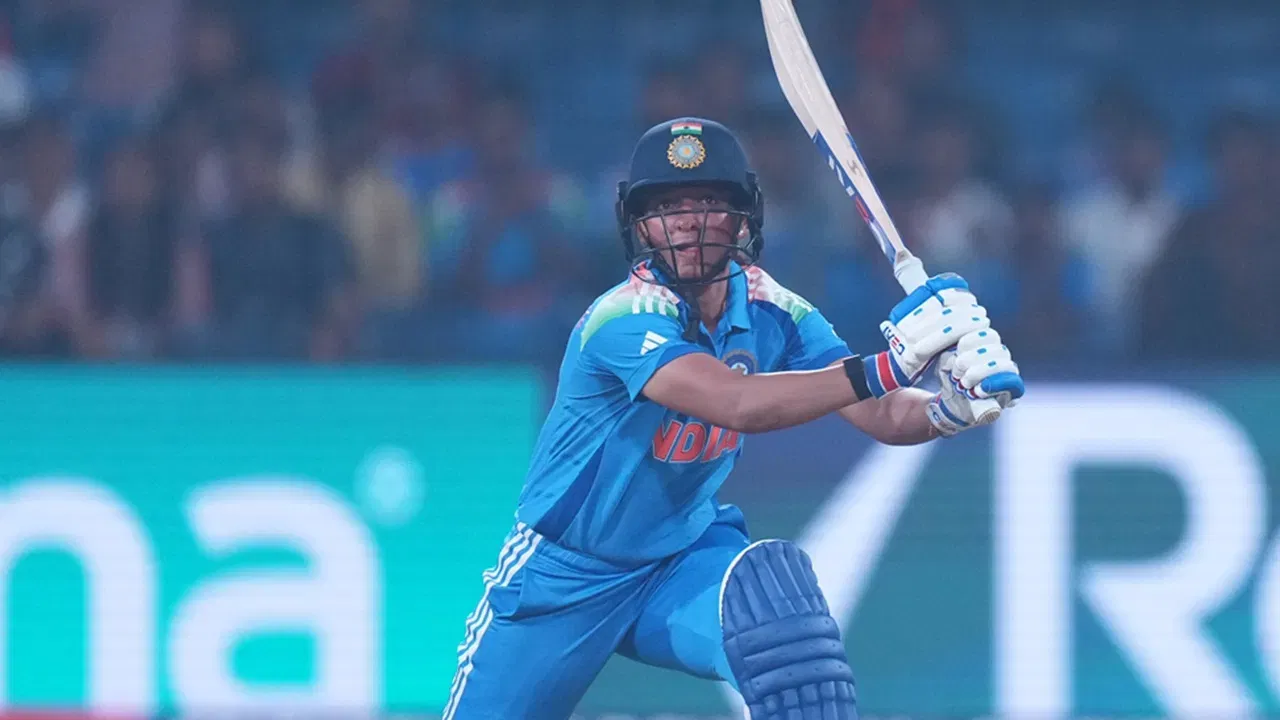 ਹਰਮਨਪ੍ਰੀਤ ਕੌਰ ਨੇ ਆਸਟ੍ਰੇਲੀਆ ਵਿਰੁੱਧ 65 ਗੇਂਦਾਂ ਵਿੱਚ ਅਰਧ ਸੈਂਕੜਾ ਬਣਾਇਆ। ਇਹ ਟੂਰਨਾਮੈਂਟ ਉਨ੍ਹਾਂ ਦਾ ਦੂਜਾ ਅਰਧ ਸੈਂਕੜਾ ਸੀ। ਹਾਲਾਂਕਿ, ਇੱਥੇ ਮਵੱਡ4 ਗੱਲ ਇਹ ਹੈ ਕਿ ਇਹ ਅਰਧ ਸੈਂਕੜਾ ਆਸਟ੍ਰੇਲੀਆ ਖਿਲਾਫ ਨਾਕਆਊਟ ਮੈਚ ਵਿੱਚ ਆਇਆ ਸੀ।(ਫੋਟੋ: ਪੀਟੀਆਈ)