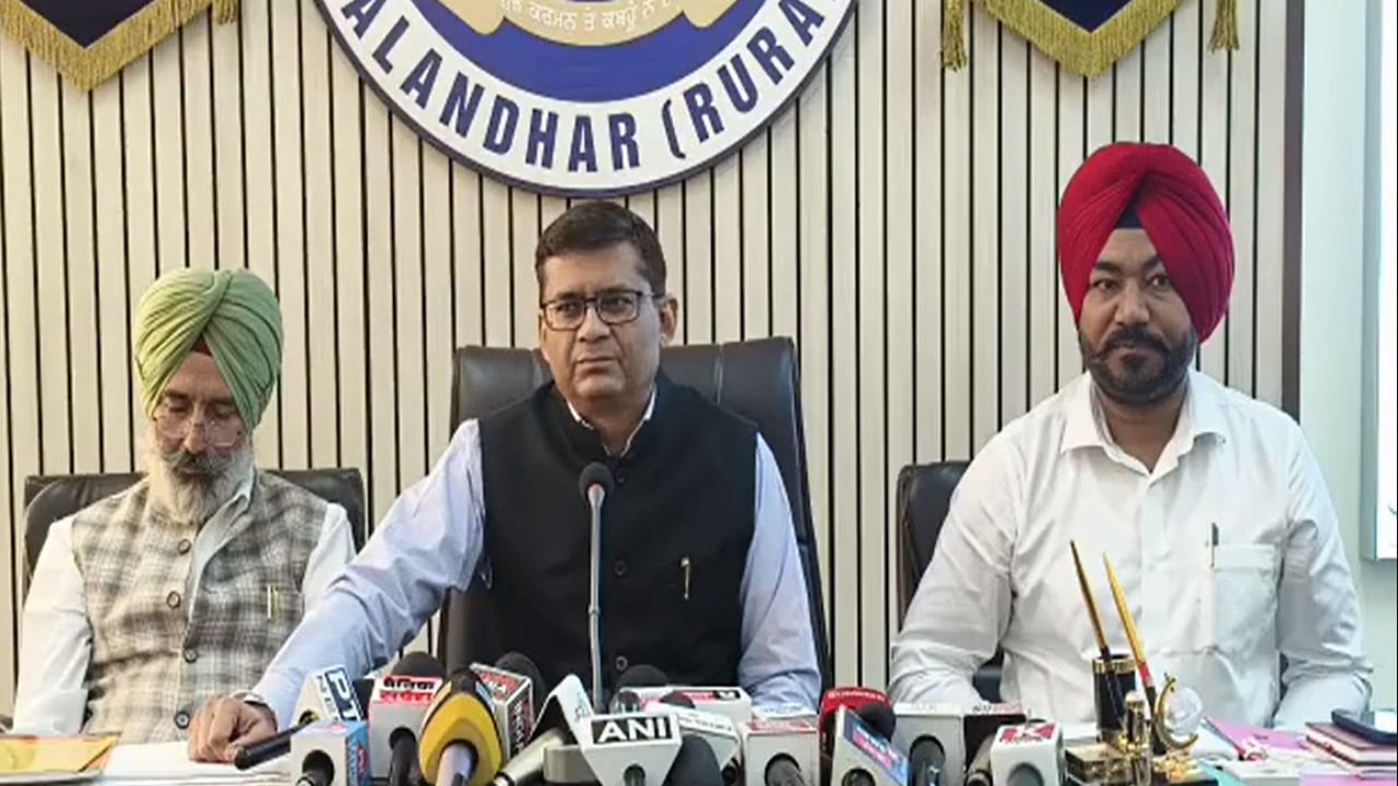 ਫਿਲੌਰ: SHO ਭੂਸ਼ਣ ਕੁਮਾਰ ਦੀ ਜਲਦੀ ਹੋਵੇਗੀ ਗ੍ਰਿਫ਼ਤਾਰੀ! ਬਾਲ ਕਮਿਸ਼ਨ ਦੇ ਚੇਅਰਮੈਨ ਨੇ ਕੀਤੀ ਮੀਟਿੰਗ