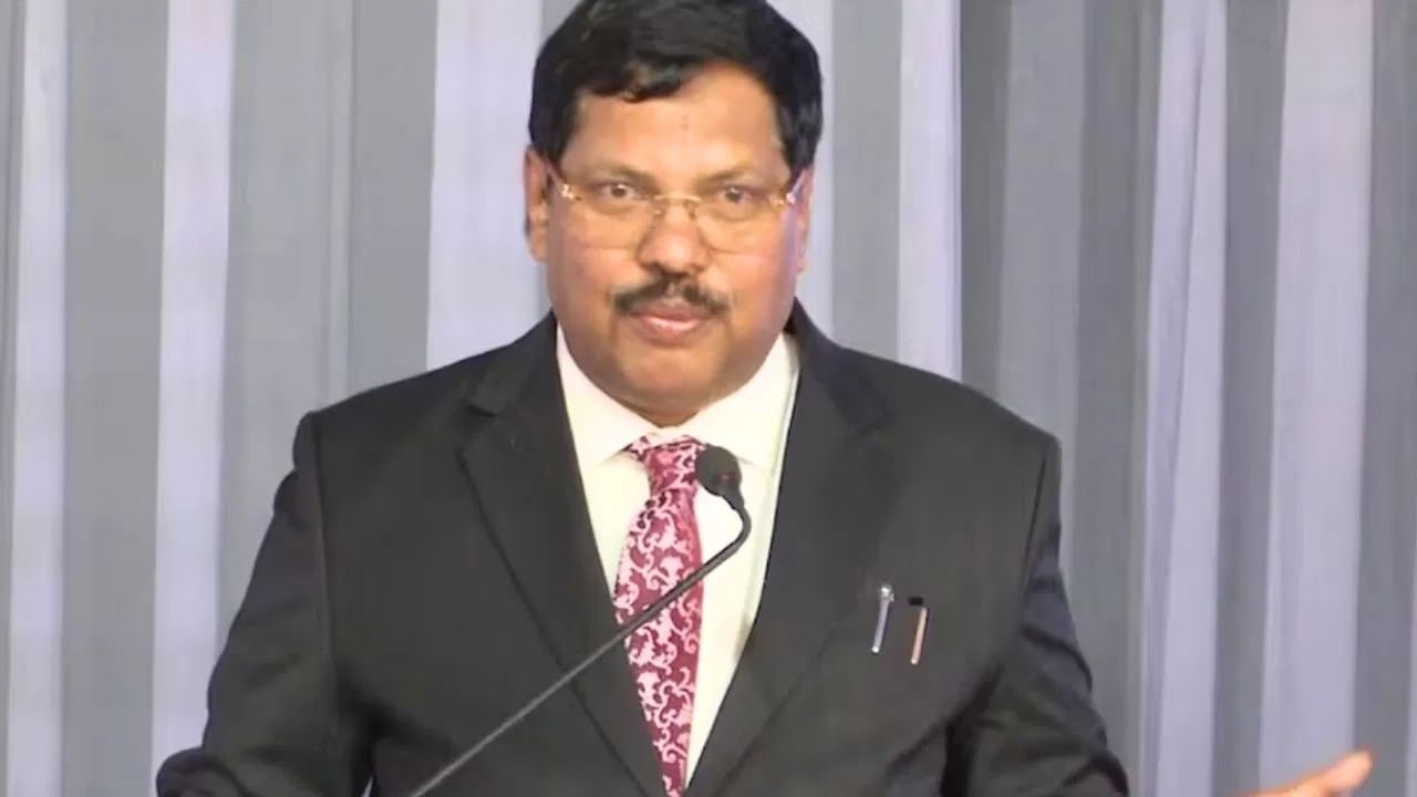 ਸੁਪਰੀਮ ਕੋਰਟ ਦੇ ਅੰਦਰ ਚੀਫ ਜਸਟਿਸ ਗਵਈ 'ਤੇ ਜੁੱਤੀ ਸੁੱਟਣ ਦੀ ਕੋਸ਼ਿਸ਼, ਆਰੋਪੀ ਵਕੀਲ ਬੋਲਿਆ, ਸਨਾਤਨ ਦਾ ਅਪਮਾਨ ਬਰਦਾਸ਼ਤ ਨਹੀਂ