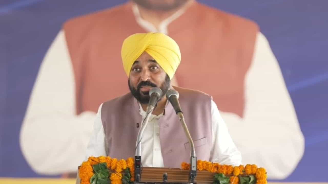 2,872 ਕਰੋੜ ਰੁਪਏ ਨਾਲ ਭਰੇ ਜਾਣਗੇ ਸੜਕਾਂ ਦੇ ਟੋਏ, ਮੁੱਖ ਮੰਤਰੀ ਮਾਨ ਨੇ ਪ੍ਰੋਜੈਕਟ ਦੀ ਕੀਤੀ ਸ਼ੁਰੂਆਤ