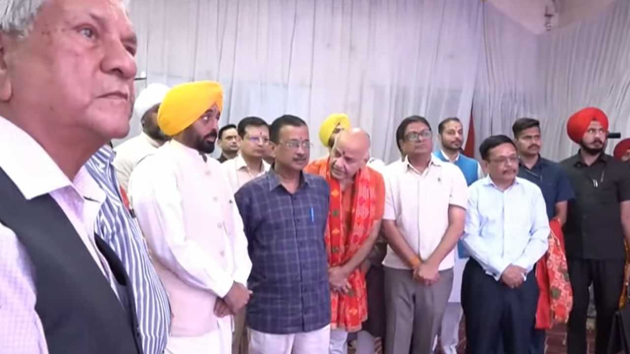 ਮਾਤਾ ਦੇ ਮੰਦਰ ਚ ਬੋਲੇ CM ਮਾਨ, ਸ਼ਹਿਰ ਪਟਿਆਲਾ ਇੱਕ ਨਗੀਨਾ, ਲੋਕ ਆਉਣ ਇੱਕ ਦਿਨ ਲਈ ਪਰ ਰਹਿੰਦੇ ਸਵਾ ਮਹੀਨਾ ਮਾਤਾ ਦੇ ਮੰਦਰ ਚ ਬੋਲੇ CM ਮਾਨ, ਸ਼ਹਿਰ ਪਟਿਆਲਾ ਇੱਕ ਨਗੀਨਾ, ਲੋਕ ਆਉਣ ਇੱਕ ਦਿਨ ਲਈ ਪਰ ਰਹਿੰਦੇ ਸਵਾ ਮਹੀਨਾ