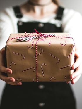 ਇਸ ਦੀਵਾਲੀ 'ਤੇ ਗਲਤੀ ਨਾਲ ਵੀ ਕਿਸੇ ਨੂੰ ਤੋਹਫ਼ੇ ਵਿੱਚ ਨਾ ਦਿਓ ਇਹ ਚੀਜ਼ਾਂ, ਜਾਣੋ ਕਿਉਂ?