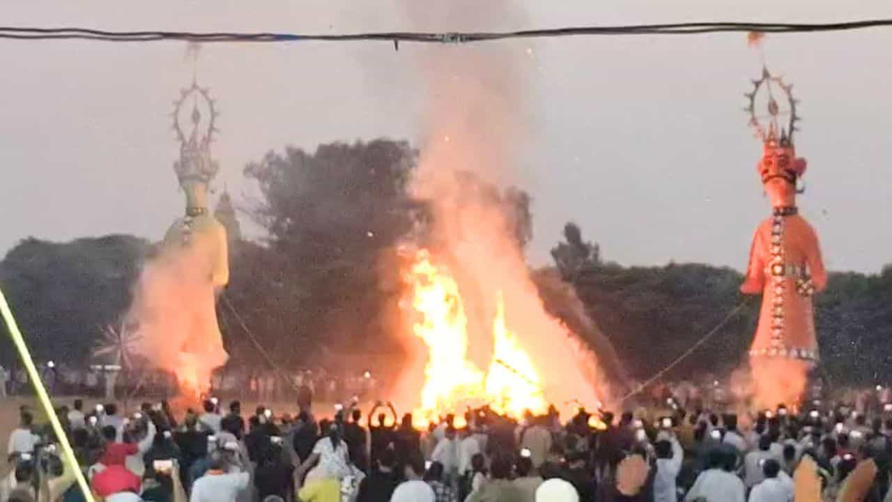 ਦੇਸ਼ ਭਰ ਵਿੱਚ ਮਨਾਇਆ ਗਿਆ ਦੁਸ਼ਹਿਰੇ ਦਾ ਤਿਉਹਾਰ, ਲੁਧਿਆਣਾ ਵਿੱਚ ਸਾੜਿਆ ਗਿਆ 121 ਫੁੱਟ ਦਾ ਪੁਤਲਾ