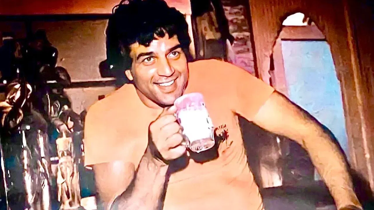 ਹੇਮਾ ਮਾਲਿਨੀ ਦੀ ਮਾਂ ਚਾਹੁੰਦੀ ਸੀ ਕਿ ਉਨ੍ਹਾਂ ਦੀ ਧੀ ਜੀਤੇਂਦਰ ਨਾਲ ਵਿਆਹ ਕਰੇ। ਉਨ੍ਹਾਂਨੂੰ ਲੱਗਿਆ ਕਿ ਉਹ ਇੱਕ ਪਰਫੈਕਟ ਕਪਲ ਹਨ। ਕਿਹਾ ਜਾਂਦਾ ਹੈ ਕਿ ਹੇਮਾ ਵਿਆਹ ਲਈ ਸਹਿਮਤ ਵੀ ਹੋ ਗਈ ਸੀ।