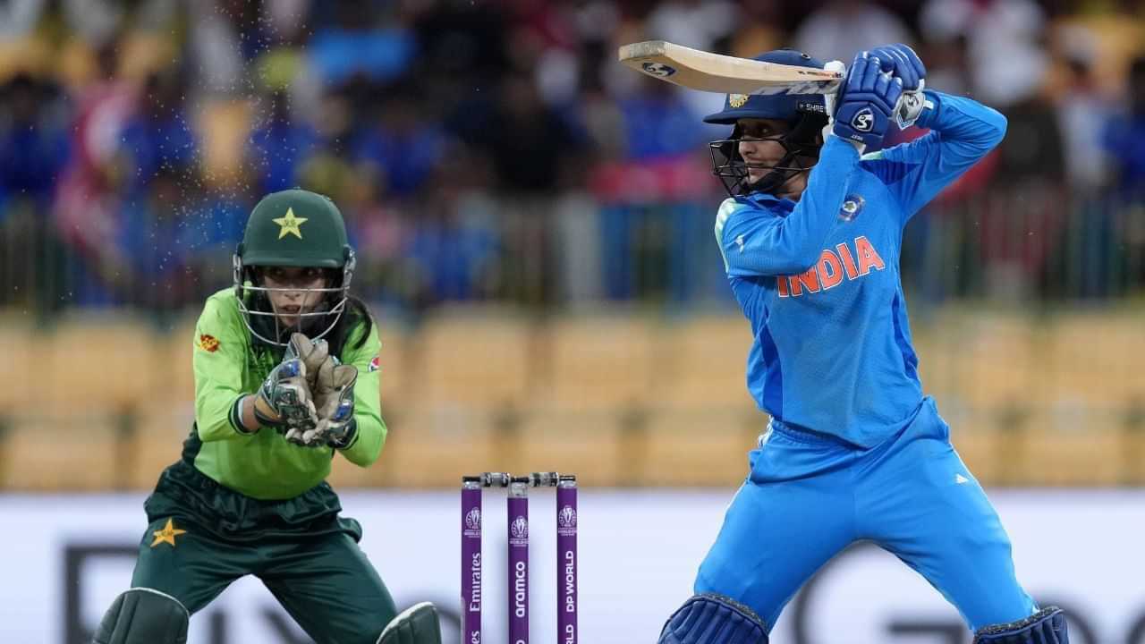 IND-W ਬਨਾਮ PAK-W: ਪਾਕਿਸਤਾਨੀ ਖਿਡਾਰਣ ਨੇ ਲੰਘੀ ਹੱਦ, ਆਪਣੇ ਹੀ ਪੈਰ ਤੇ ਮਾਰ ਲਈ ਕੁਹਾੜੀ, ਟੀਮ ਇੰਡੀਆ ਨੇ ਦਿੱਤੀ ਸਜ਼ਾ IND-W ਬਨਾਮ PAK-W: ਪਾਕਿਸਤਾਨੀ ਖਿਡਾਰਣ ਨੇ ਲੰਘੀ ਹੱਦ, ਆਪਣੇ ਹੀ ਪੈਰ ਤੇ ਮਾਰ ਲਈ ਕੁਹਾੜੀ, ਟੀਮ ਇੰਡੀਆ ਨੇ ਦਿੱਤੀ ਸਜ਼ਾ