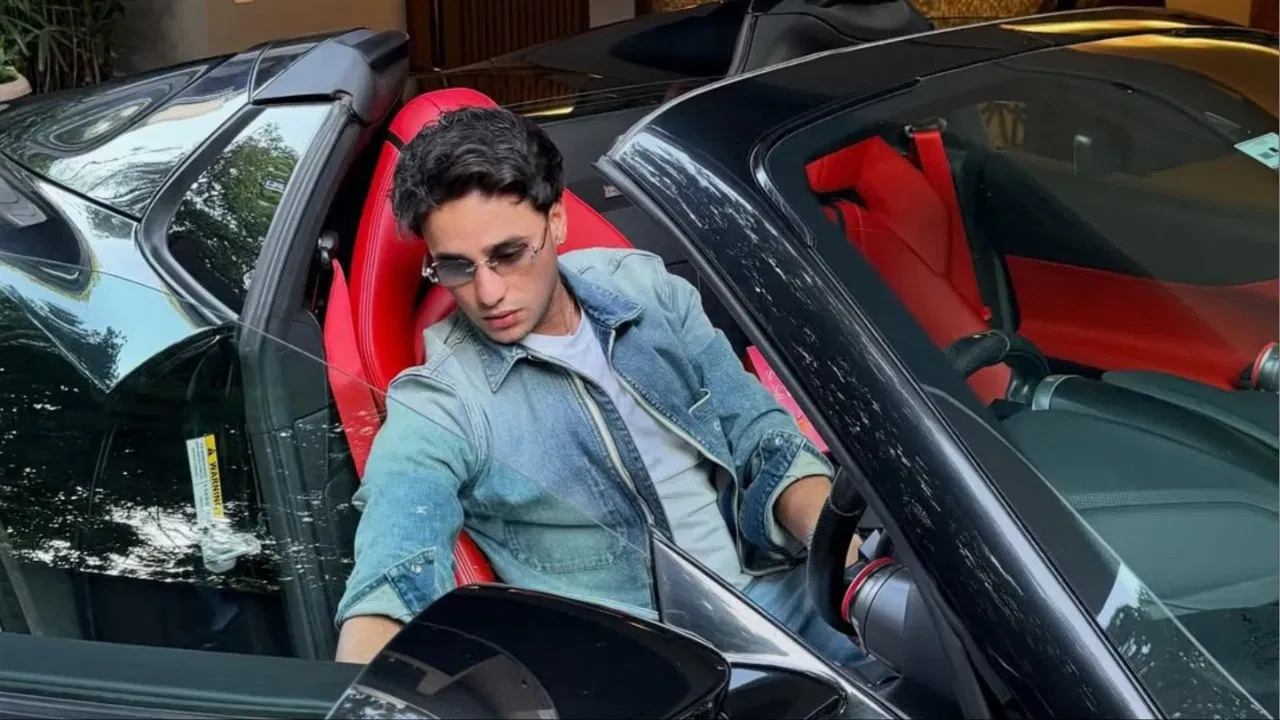 ਹੁਣ, ਉਹ ਵਿਅਕਤੀ ਕਿੰਨਾ ਅਮੀਰ ਹੋਵੇਗਾ ਜਿਸਦੀ ਇੱਕ ਕਾਰ ਦੀ ਕੀਮਤ ਇੰਨੀ ਜ਼ਿਆਦਾ ਹੈ? ਮਤਲਬ, ਫਰਾਰੀ ਖਰੀਦਣ ਵਾਲੇ ਅਭਿਸ਼ੇਕ ਸ਼ਰਮਾ ਕਿੰਨੇ ਅਮੀਰ ਹੋ ਸਕਦੇ ਹਨ? (ਫੋਟੋ: ਇੰਸਟਾਗ੍ਰਾਮ)