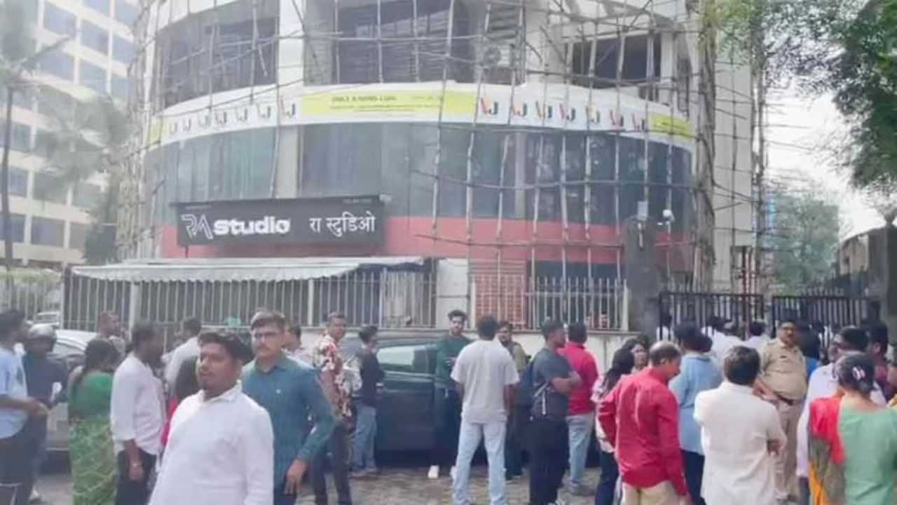 ਮੁੰਬਈ: ਆਡੀਸ਼ਨ ਦੇਣ ਗਏ 15 ਬੱਚਿਆਂ ਨੂੰ ਬਣਾਇਆ ਗਿਆ ਬੰਧਕ, ਪੁਲਿਸ ਨੇ ਕੀਤਾ Rescue ਮੁੰਬਈ: ਆਡੀਸ਼ਨ ਦੇਣ ਗਏ 15 ਬੱਚਿਆਂ ਨੂੰ ਬਣਾਇਆ ਗਿਆ ਬੰਧਕ, ਪੁਲਿਸ ਨੇ ਕੀਤਾ Rescue