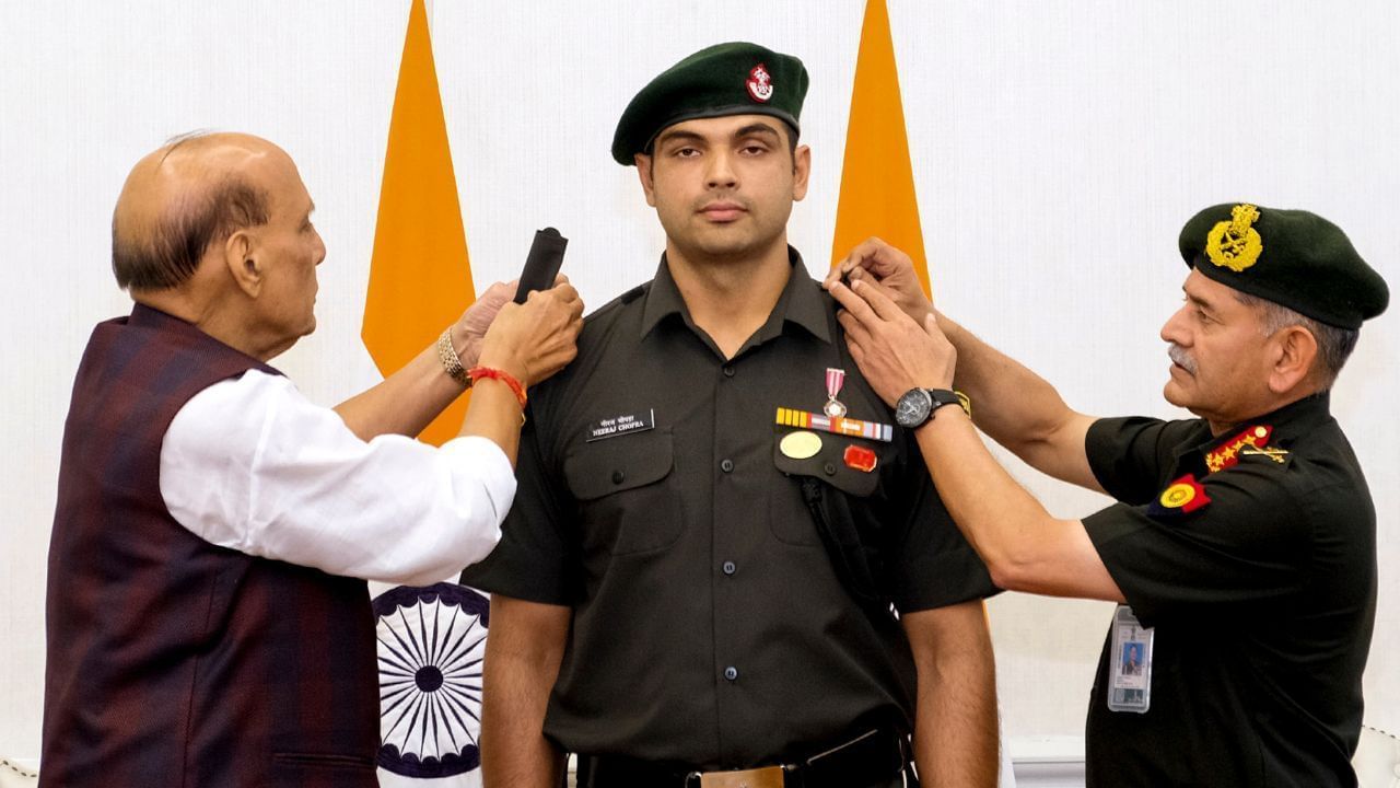 ਨੀਰਜ ਚੋਪੜਾ ਨੂੰ ਧੋਨੀ ਵਰਗਾ ਸਨਮਾਨ, ਭਾਰਤੀ ਫੌਜ ਵਿੱਚ ਲੈਫਟੀਨੈਂਟ ਕਰਨਲ ਨਿਯੁਕਤ