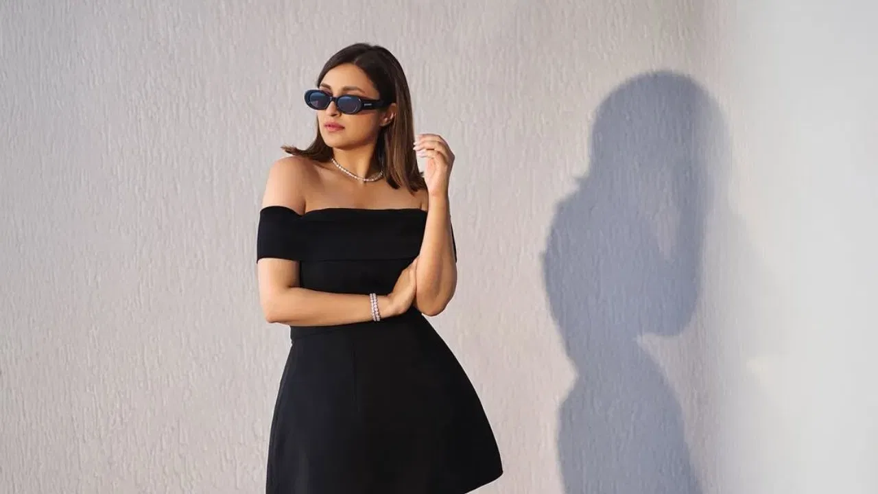 ਉੱਚ ਸਿੱਖਿਆ ਅਤੇ ਵਿਦੇਸ਼ ਦਾ ਸਫ਼ਰ :ਪਰਿਨੀਤੀ ਚੋਪੜਾ ਨੇ ਬ੍ਰਿਟੇਨ ਦੇ ਪ੍ਰਸਿੱਧ ਮੈਨਚੈਸਟਰ ਬਿਜ਼ਨਸ ਸਕੂਲ ਤੋਂ ਬਿਜ਼ਨਸ, ਫਾਇਨੈਂਸ ਅਤੇ ਇਕਾਨਾਮਿਕਸ ਵਿੱਚ ਟ੍ਰਿਪਲ ਆਨਰਜ਼ ਡਿਗਰੀ ਪ੍ਰਾਪਤ ਕੀਤੀ। ਉਹ ਬੈਂਕਰ ਬਣਨਾ ਚਾਹੁੰਦੀ ਸੀ। ਪਰ ਮੰਦੀ (ਰਿਸੈਸ਼ਨ) ਦੇ ਕਾਰਨ ਉਨ੍ਹਾਂ ਨੂੰ ਲੰਡਨ ਵਿੱਚ ਨੌਕਰੀ ਨਹੀਂ ਮਿਲੀ। ਇਸ ਤੋਂ ਬਾਅਦ ਉਹ ਯਸ਼ਰਾਜ ਫ਼ਿਲਮਜ਼ ਵਿੱਚ ਪੀ.ਆਰ. ਦੇ ਤੌਰ ‘ਤੇ ਕੰਮ ਕਰਨ ਲੱਗੀ।