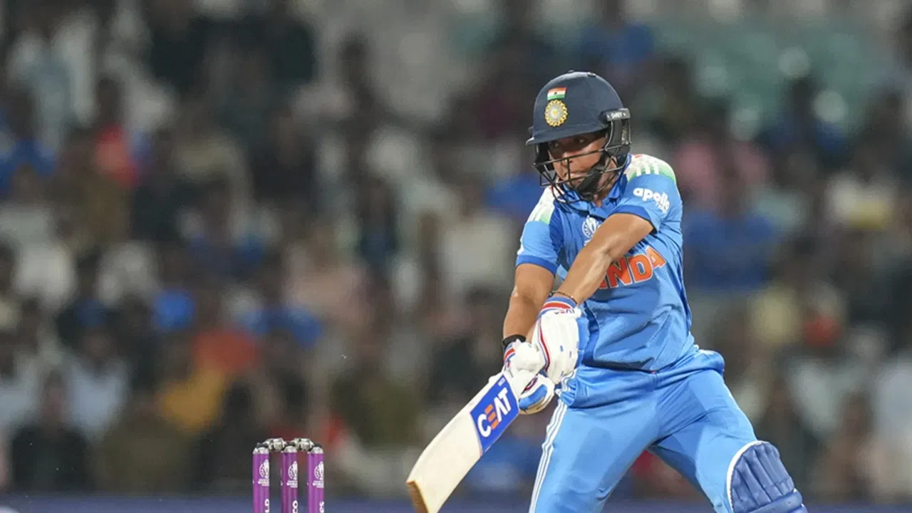 India vs Australia Semi Final: ਭਾਰਤੀ ਕਪਤਾਨ ਹਰਮਨਪ੍ਰੀਤ ਕੌਰ ਨੇ ਆਸਟ੍ਰੇਲੀਆ ਖਿਲਾਫ ਸ਼ਾਨਦਾਰ ਪਾਰੀ ਖੇਡੀ। ਉਨ੍ਹਾਂ ਦੇ ਬੱਲੇ ਤੋਂ ਅਰਧ ਸੈਂਕੜਾ ਨਿਕਲਿਆ ਅਤੇ ਇੱਕ ਵਾਰ ਫਿਰ ਉਹੀ ਕਰ ਦਿਖਾਇਆ ਜਿਸ ਲਈ ਉਹ ਜਾਣੀ ਜਾਂਦੀ ਹੈ। (ਫੋਟੋ: ਪੀਟੀਆਈ)