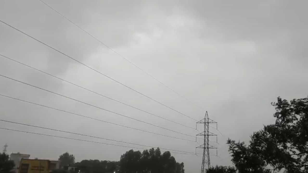 ਪੰਜਾਬ ਦੇ ਤਾਪਮਾਨ ਚ ਗਿਰਾਵਟ ਦਰਜ: 4-5 ਨਵੰਬਰ ਨੂੰ ਮੀਂਹ ਪੈਣ ਦੀ ਸੰਭਾਵਨਾ, ਪ੍ਰਦੂਸ਼ਣ ਤੋਂ ਕੋਈ ਰਾਹਤ ਨਹੀਂ ਪੰਜਾਬ ਦੇ ਤਾਪਮਾਨ ਚ ਗਿਰਾਵਟ ਦਰਜ: 4-5 ਨਵੰਬਰ ਨੂੰ ਮੀਂਹ ਪੈਣ ਦੀ ਸੰਭਾਵਨਾ, ਪ੍ਰਦੂਸ਼ਣ ਤੋਂ ਕੋਈ ਰਾਹਤ ਨਹੀਂ