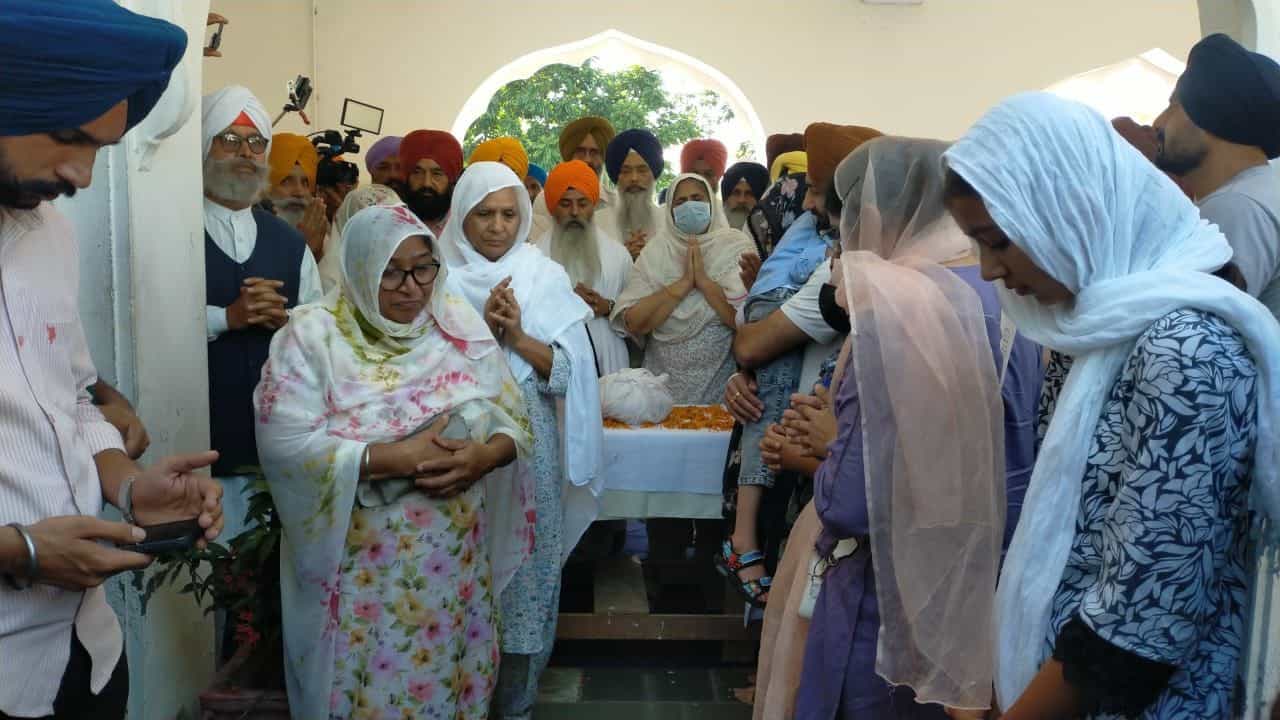 ਪਤਾਲਪੁਰੀ ਵਿਖੇ ਜਵੰਦਾ ਦੀਆਂ ਅਸਥੀਆਂ ਨੂੰ ਕੀਤਾ ਗਿਆ ਜਲ ਪ੍ਰਵਾਹ...ਸਰਤਾਜ ਬੋਲੇ- ਕਦੇ ਸੋਚਿਆ ਨਹੀਂ ਸੀ...
