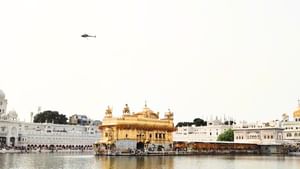 ਪ੍ਰਕਾਸ਼ਪੁਰਬ ਮੌਕੇ ਸ੍ਰੀ ਹਰਿਮੰਦਰ ਸਾਹਿਬ ਦੀ ਪਰਿਕਰਮਾ 'ਤੇ ਫੁੱਲਾਂ ਦੀ ਵਰਖਾ