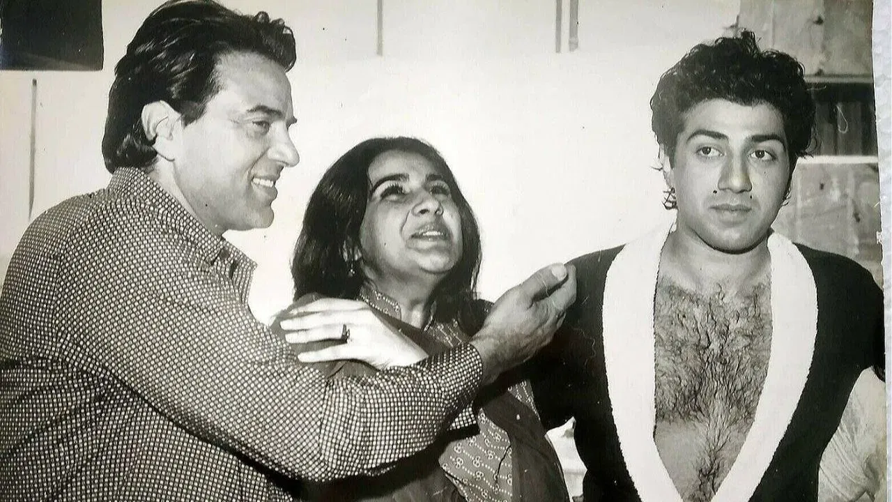 ਇਹ ਸਭ ਜਾਣਦੇ ਹਨ ਕਿ ਸੰਨੀ ਦਿਓਲ ਦੀ ਪਹਿਲੀ ਨਾਇਕਾ ਅੰਮ੍ਰਿਤਾ ਸਿੰਘ ਸੀ। ਉਨ੍ਹਾਂ ਨੇ ਬੇਤਾਬ ਵਿੱਚ ਇਕੱਠੇ ਫਿਲਮਾਂ ਵਿੱਚ ਕਦਮ ਰੱਖਿਆ। ਹਾਲਾਂਕਿ, ਉਨ੍ਹਾਂ ਨੇ ਕ੍ਰੋਧ ਫਿਲਮ ਵਿੱਚ ਵੀ ਜਾਦੂਈ ਕੈਮਿਸਟਰੀ ਦਾ ਜਾਦੂ ਵਿਖੇਰਿਆ।