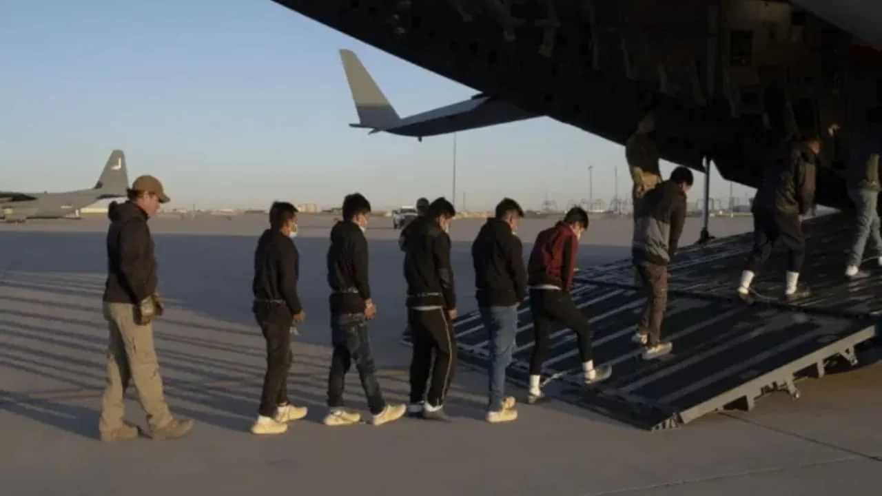 ਅਮਰੀਕਾ ਨੇ ਡਿਪੋਰਟ ਕੀਤੇ ਗੈਰ-ਕਾਨੂੰਨੀ ਭਾਰਤੀ ਪ੍ਰਵਾਸੀ, ਲੋਕ ਬੋਲੇ- ਲਗਾਈ ਗਈ ਹੱਥਕੜੀ, ਜ਼ਮੀਨ ਵੇਚ ਗਏ ਸਨ US