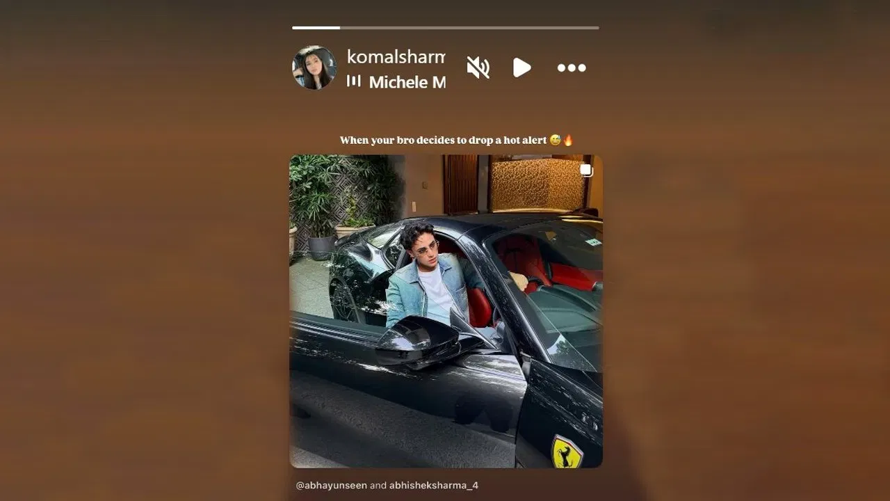 ਇਸ ਦੌਰਾਨ, ਉਨ੍ਹਾਂ ਦੀ ਭੈਣ ਕੋਮਲ ਸ਼ਰਮਾ ਨੇ ਆਪਣੇ ਭਰਾ ਦੀ ਫਰਾਰੀ ਕਾਰ ਵਾਲੀ ਇੱਕ ਫੋਟੋ ਸ਼ੇਅਰ ਕੀਤੀ, ਜਿਸ ਵਿੱਚ ਉਨ੍ਹਾਂ ਨੇ ਖੁਸ਼ੀ ਜ਼ਾਹਰ ਕੀਤੀ ਹੈ। ਉਨ੍ਹਾਂਨੇ ਆਪਣੀ ਇੰਸਟਾਗ੍ਰਾਮ ਸਟੋਰੀ ਵਿੱਚ ਜੋ ਲਿਖਿਆ, ਉਸ ਤੋਂ ਇਹ ਸਪੱਸ਼ਟ ਹੈ ਕਿ ਉਹ ਆਪਣੇ ਭਰਾ ਦੀ ਸਫਲਤਾ ਤੋਂ ਬਹੁਤ ਖੁਸ਼ ਹਨ। (ਫੋਟੋ: ਇੰਸਟਾਗ੍ਰਾਮ)