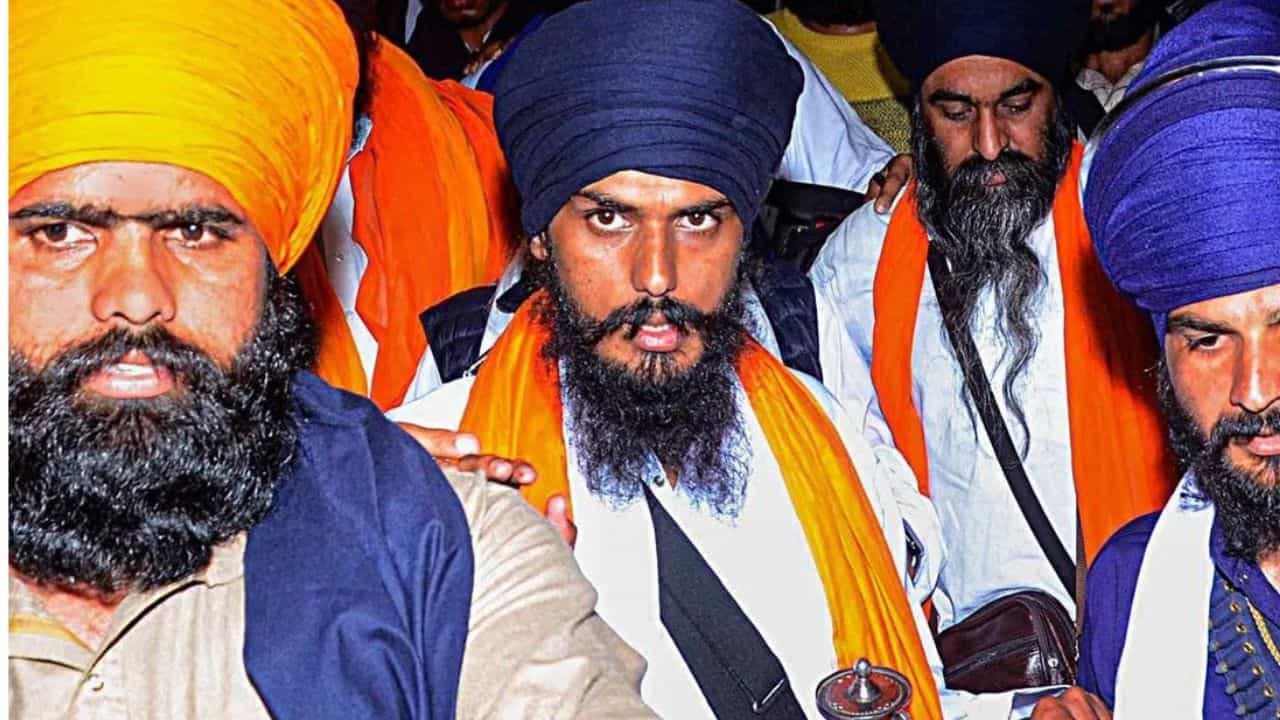 ਅੰਮ੍ਰਿਤਪਾਲ ਸਿੰਘ ਦੀ ਪਟੀਸ਼ਨ ਤੇ ਅੱਜ ਹਾਈ ਕੋਰਟ ਚ ਸੁਣਵਾਈ, ਤੀਸਰੀ ਵਾਰ ਲੱਗੀ NSA ਨੂੰ ਦਿੱਤੀ ਚੁਣੌਤੀ ਅੰਮ੍ਰਿਤਪਾਲ ਸਿੰਘ ਦੀ ਪਟੀਸ਼ਨ ਤੇ ਅੱਜ ਹਾਈ ਕੋਰਟ ਚ ਸੁਣਵਾਈ, ਤੀਸਰੀ ਵਾਰ ਲੱਗੀ NSA ਨੂੰ ਦਿੱਤੀ ਚੁਣੌਤੀ