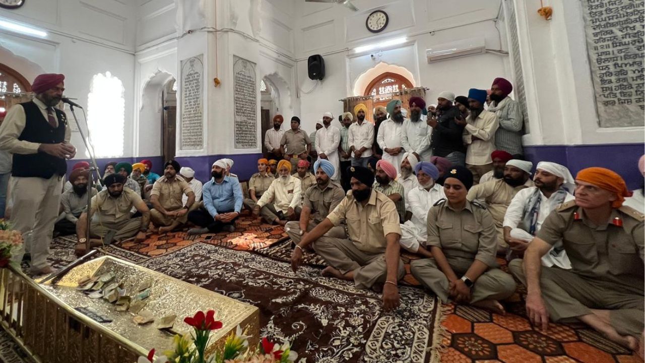 ਫਿਰੋਜ਼ਪੁਰ: ਬ੍ਰਿਟਿਸ਼ ਫ਼ੌਜ ਦੇ ਵਫ਼ਦ ਨੇ ਸਾਰਾਗੜ੍ਹੀ ਦੇ ਸ਼ਹੀਦਾਂ ਨੂੰ ਦਿੱਤੀ ਸ਼ਰਧਾਂਜਲੀ, 21 ਸਿੱਖ ਸ਼ਹੀਦਾਂ ਨੂੰ ਕੀਤਾ ਯਾਦ