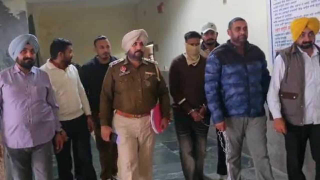 50 ਕਿਲੋ ਹੈਰੋਇਨ ਸਮੇਤ ਇੱਕ ਤਸਕਰ ਕਾਬੂ, ANTF ਨੂੰ ਮਿਲੀ ਵੱਡੀ ਕਾਮਯਾਬੀ 50 ਕਿਲੋ ਹੈਰੋਇਨ ਸਮੇਤ ਇੱਕ ਤਸਕਰ ਕਾਬੂ, ANTF ਨੂੰ ਮਿਲੀ ਵੱਡੀ ਕਾਮਯਾਬੀ