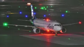 ਰਾਤ ਨੂੰ ਹਵਾਈ ਜਹਾਜ਼ਾਂ ‘ਤੇ ਲਾਲ ਅਤੇ ਹਰੀਆਂ ਲਾਈਟਾਂ ਕਿਉਂ ਚਮਕਦੀਆਂ ਹਨ? ਜਾਣੋ ਵਿਗਿਆਨਕ ਕਾਰਨ